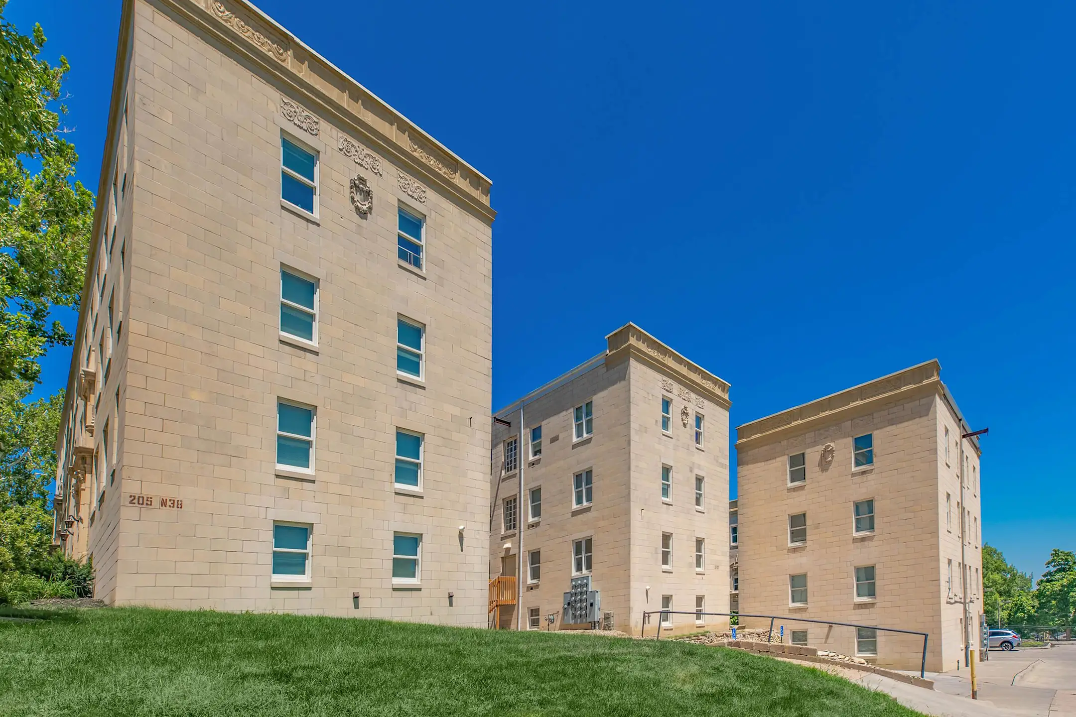 Building - The Austin at Midtown - Omaha, NE