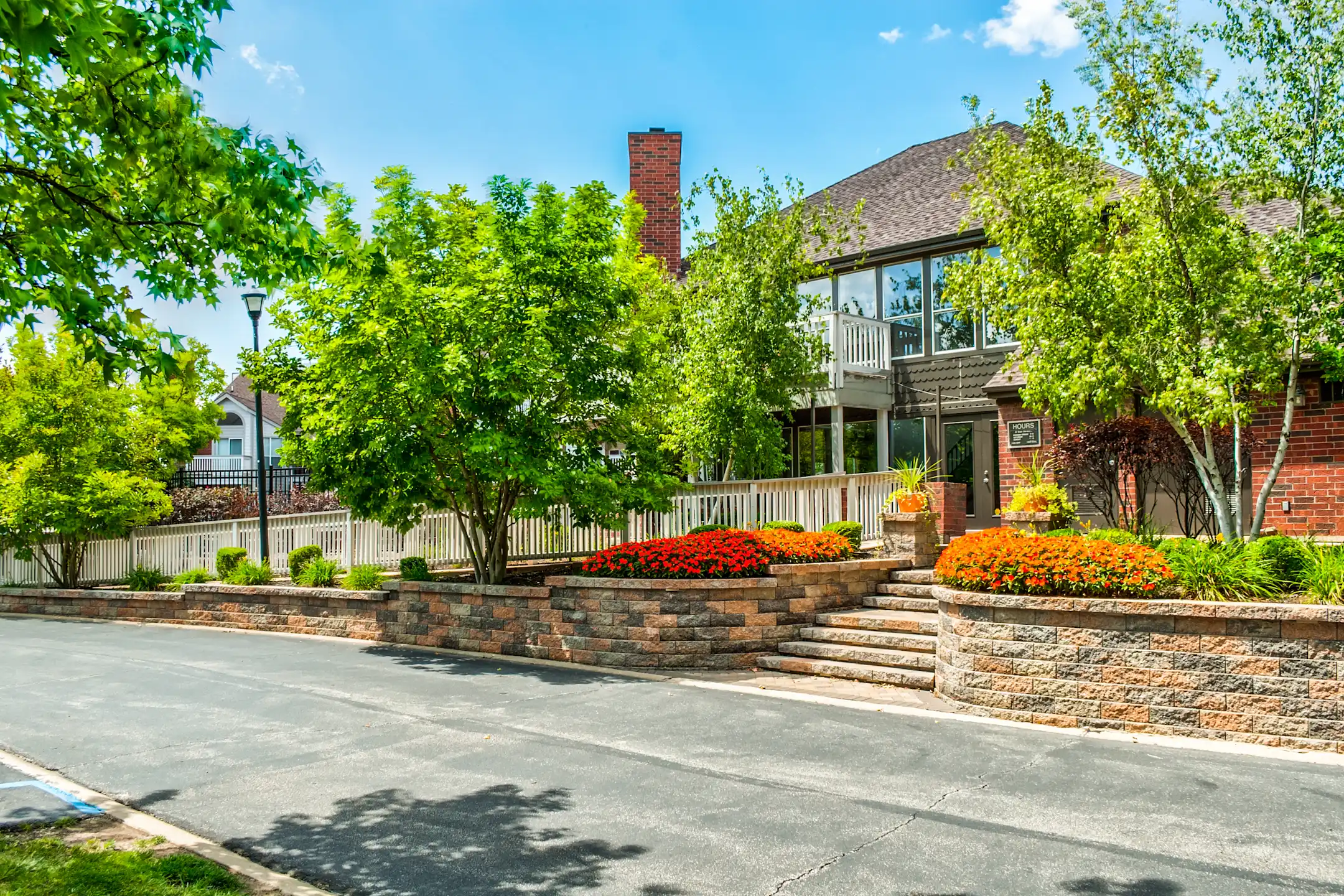 Waterford Downs Apartments - Saint Louis, MO