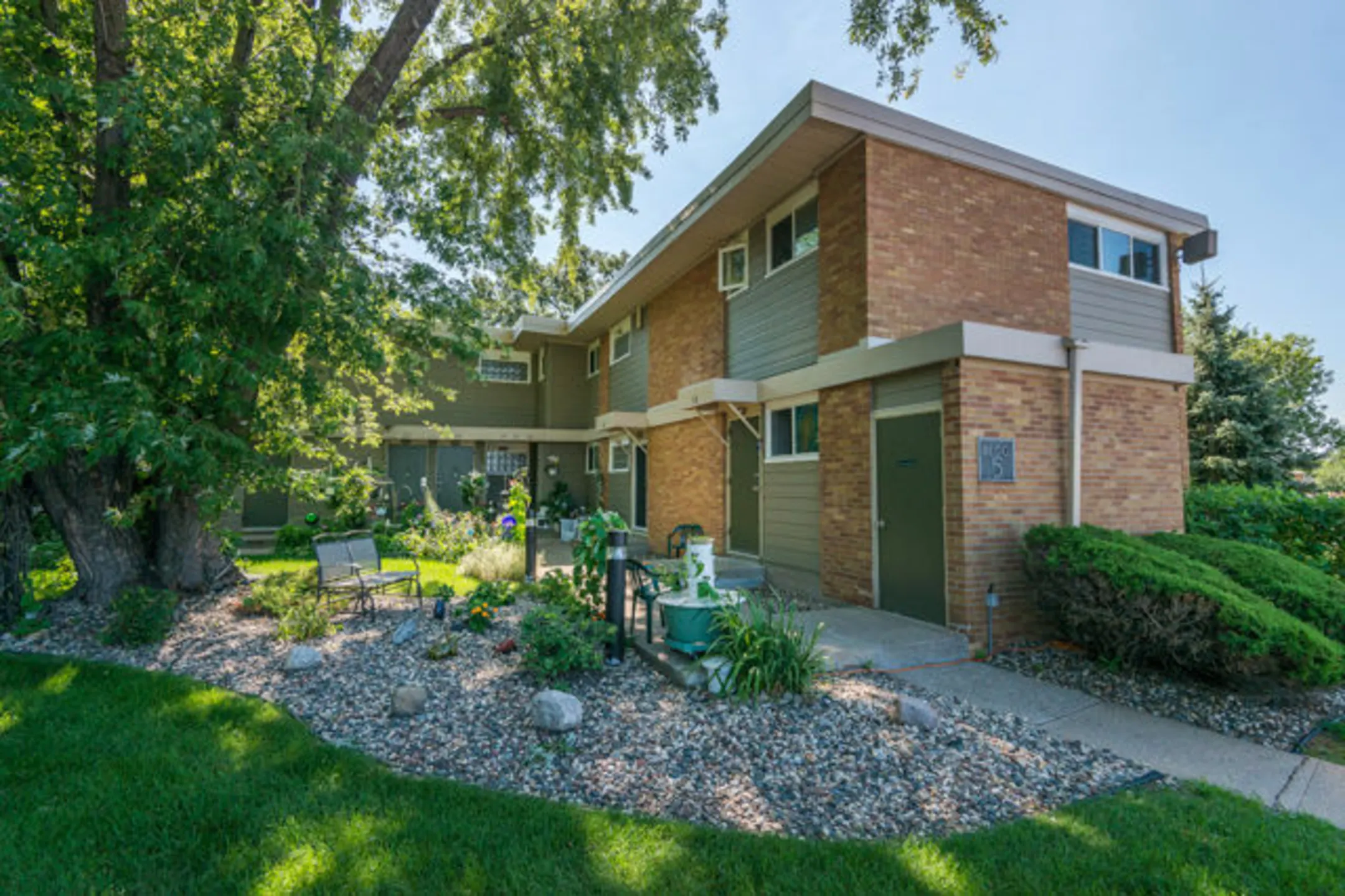 Valley Village Apartments 600 Lilac Dr N Golden Valley, MN