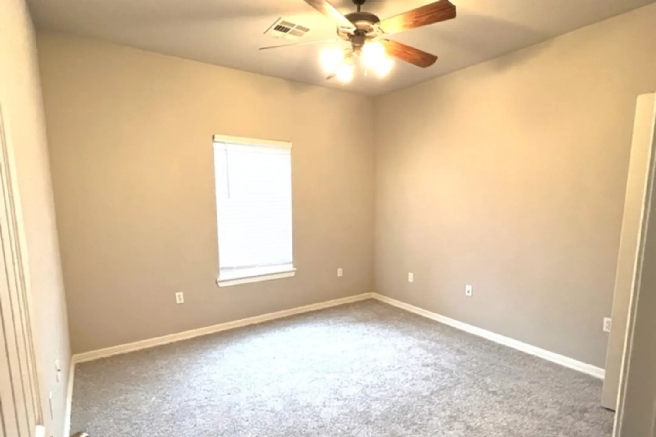 High Point 200 High Point Court Blanchard, OK Apartments for Rent