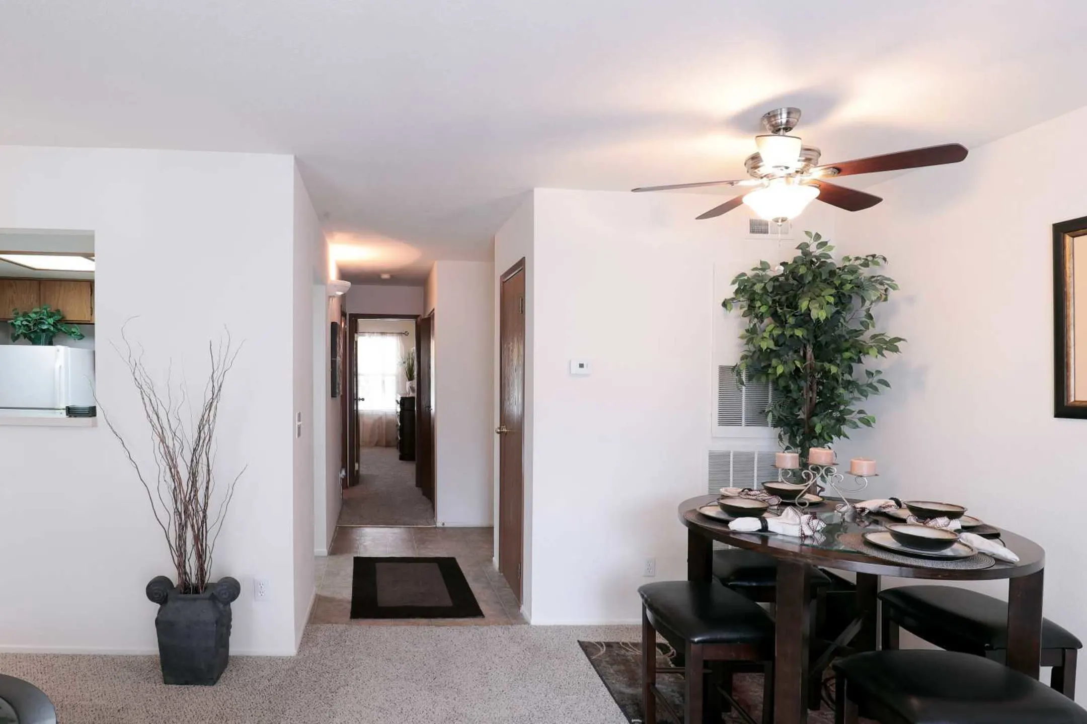 Living Room - Eaglerock Village Apartments - Wichita, KS