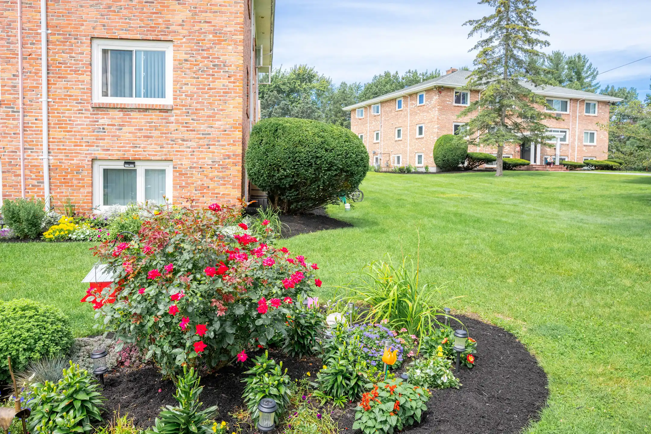 Building - Franklin Village Apartments - Derry, NH