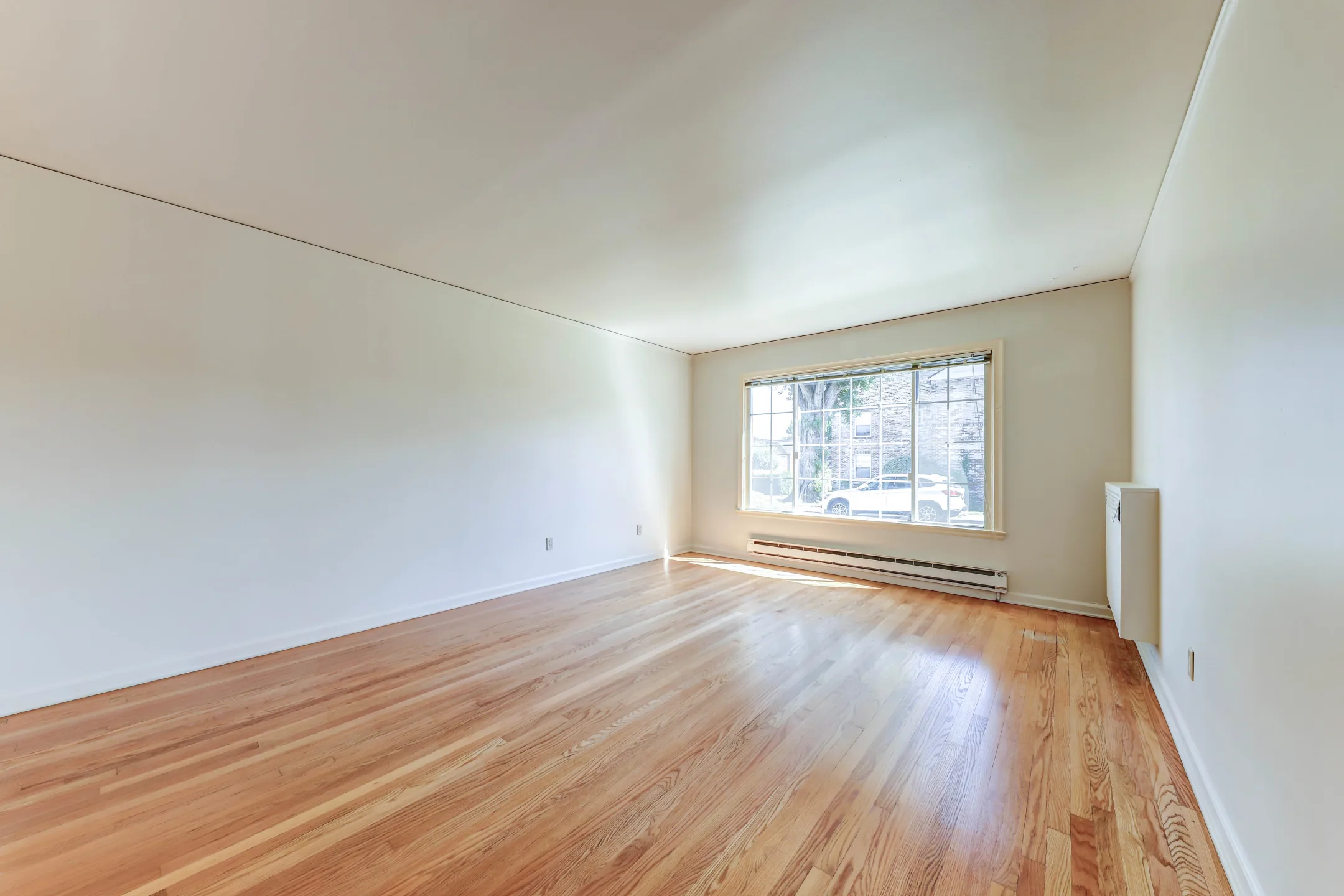 Living Room - Edgewater Apartments - Seattle, WA