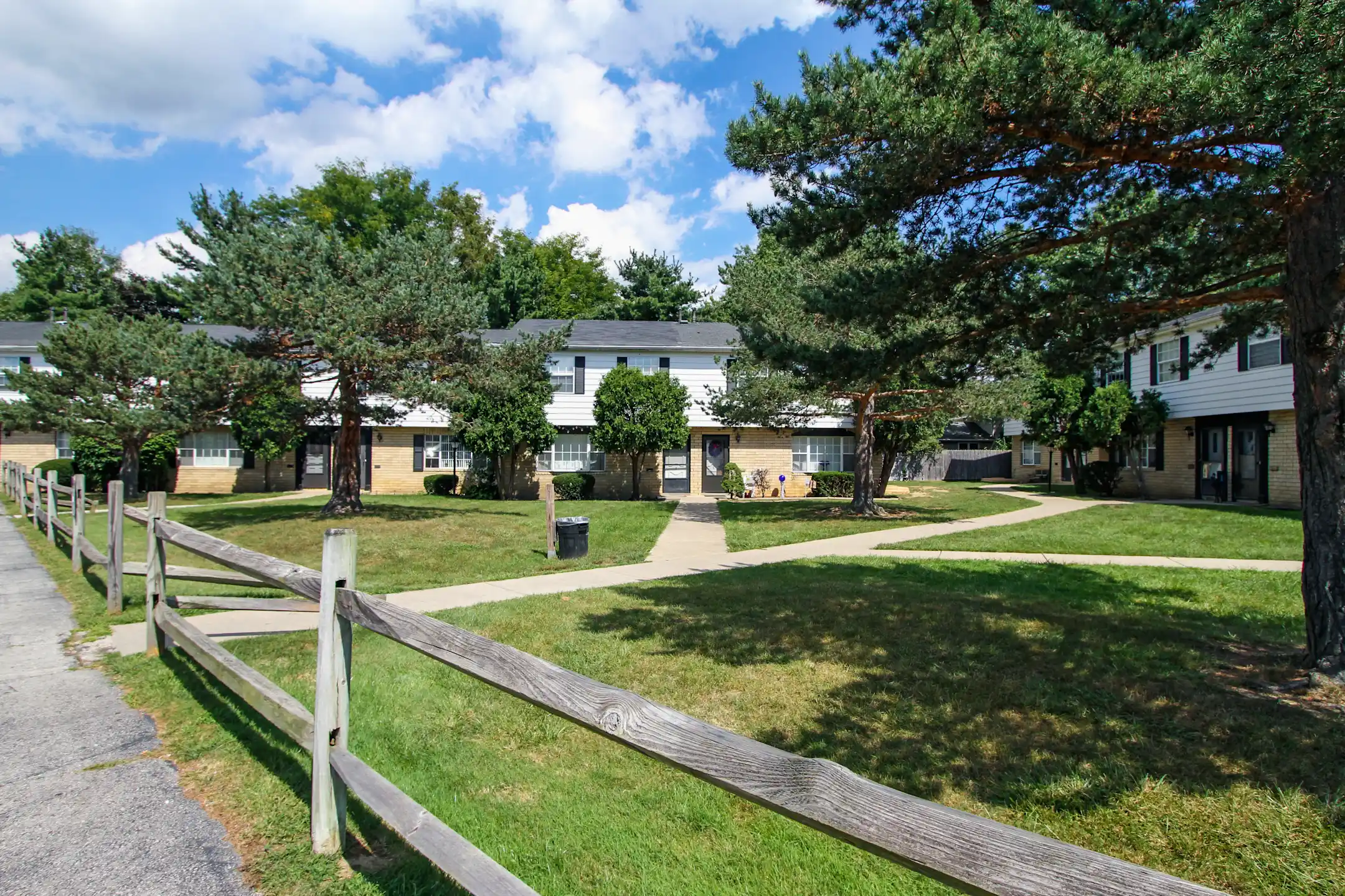 Cambridge Court Townhomes Apartments Elyria, OH 44035