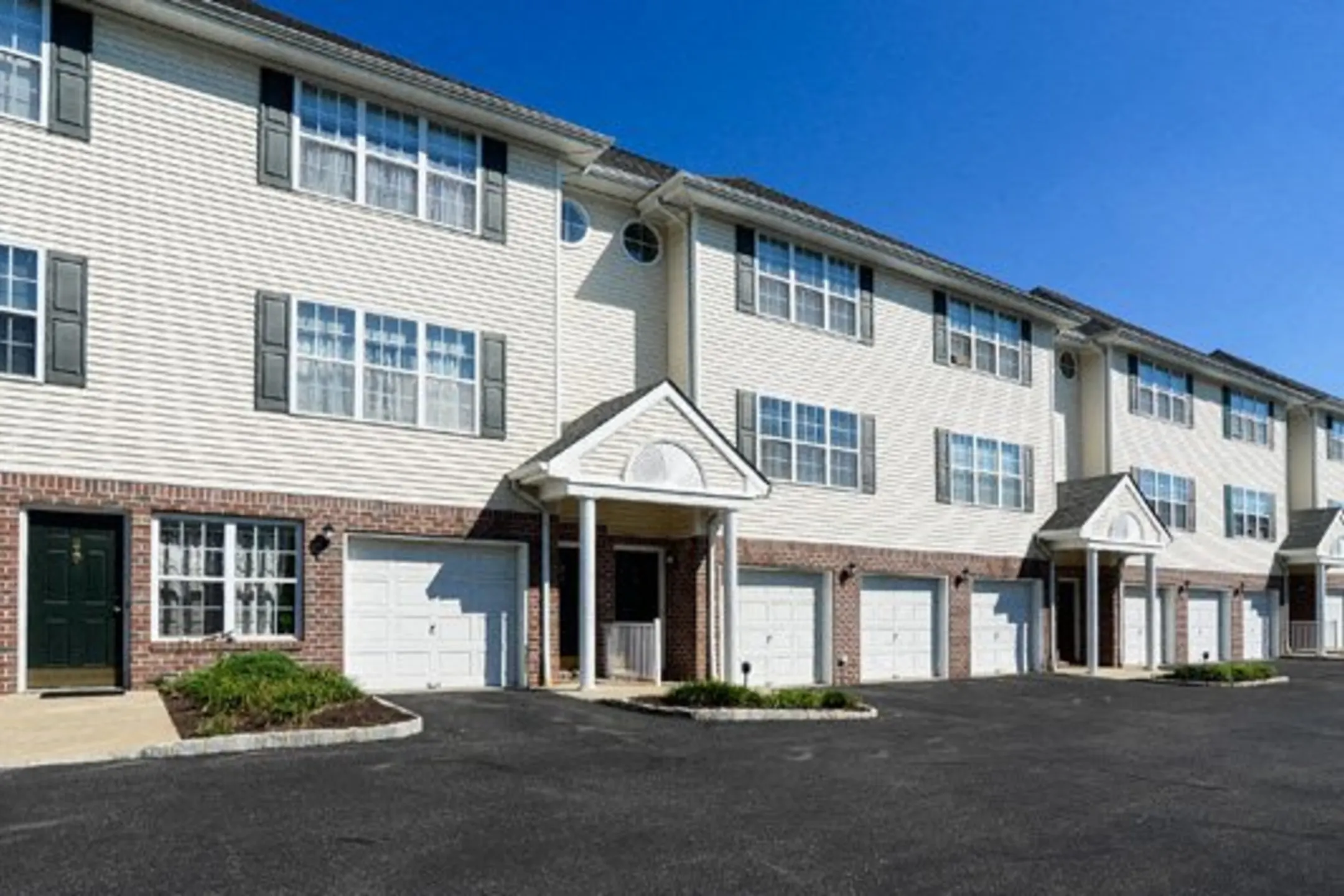 The Mews at Annandale Townhomes 1 Ashwood Ct Annandale, NJ