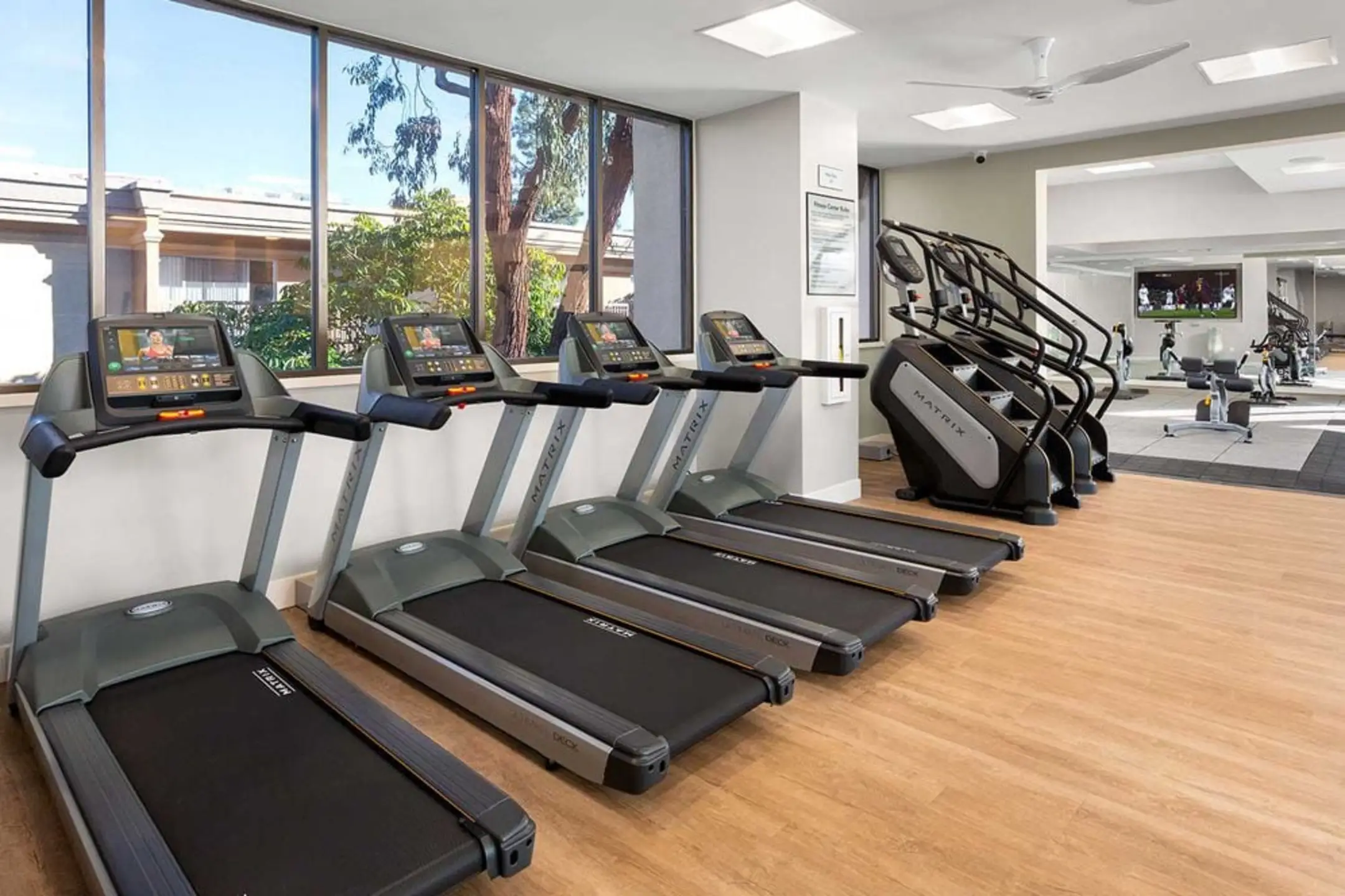 eaves Woodland Hills Apartments Woodland Hills, CA 91367