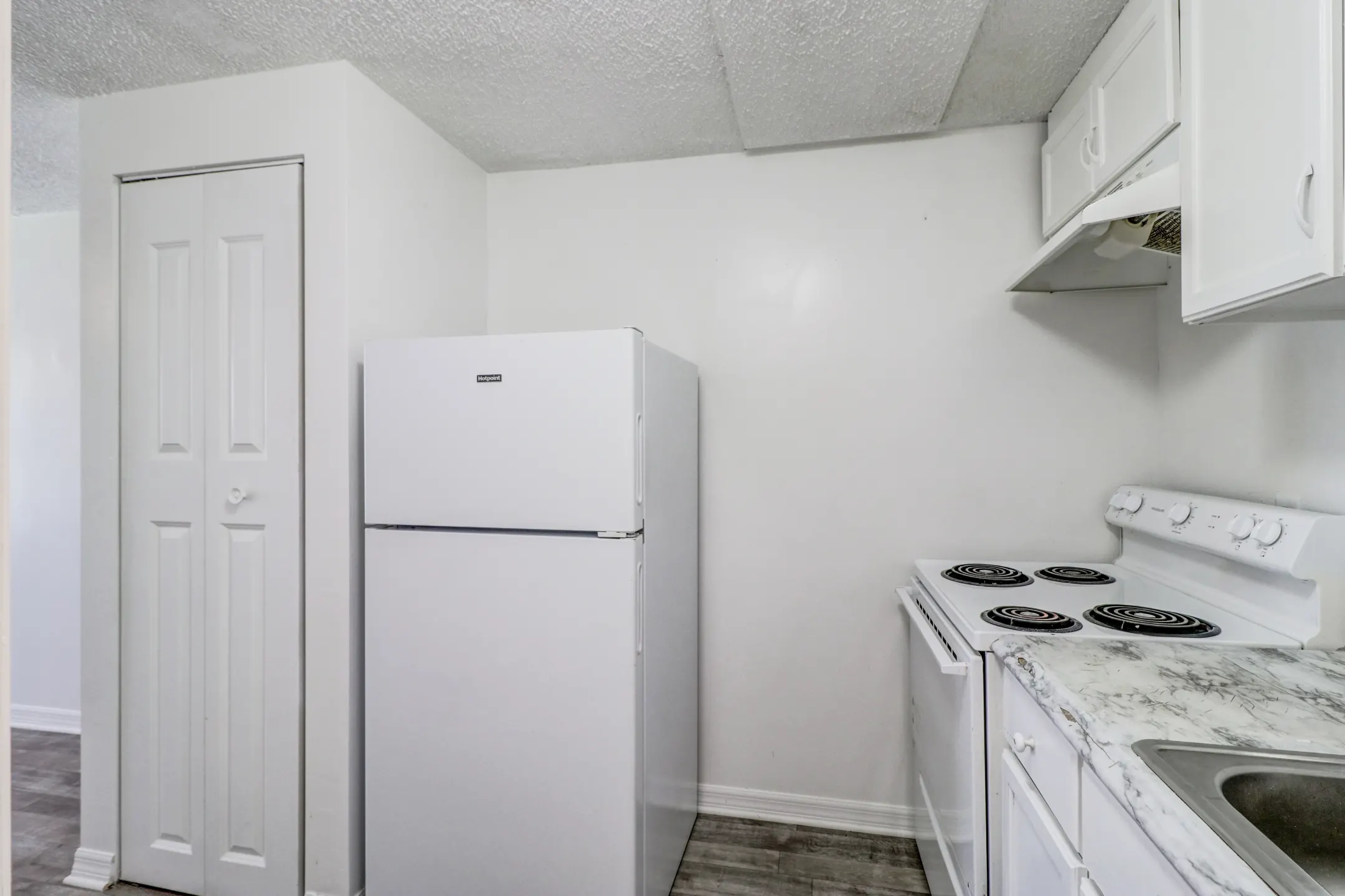Kitchen - Stone Cove Apartments - Saint Augustine, FL