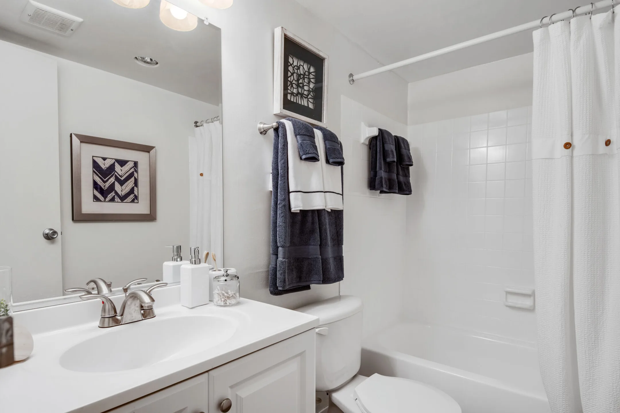 Bathroom - Columbia Pointe Apartment Homes - Columbia, MD