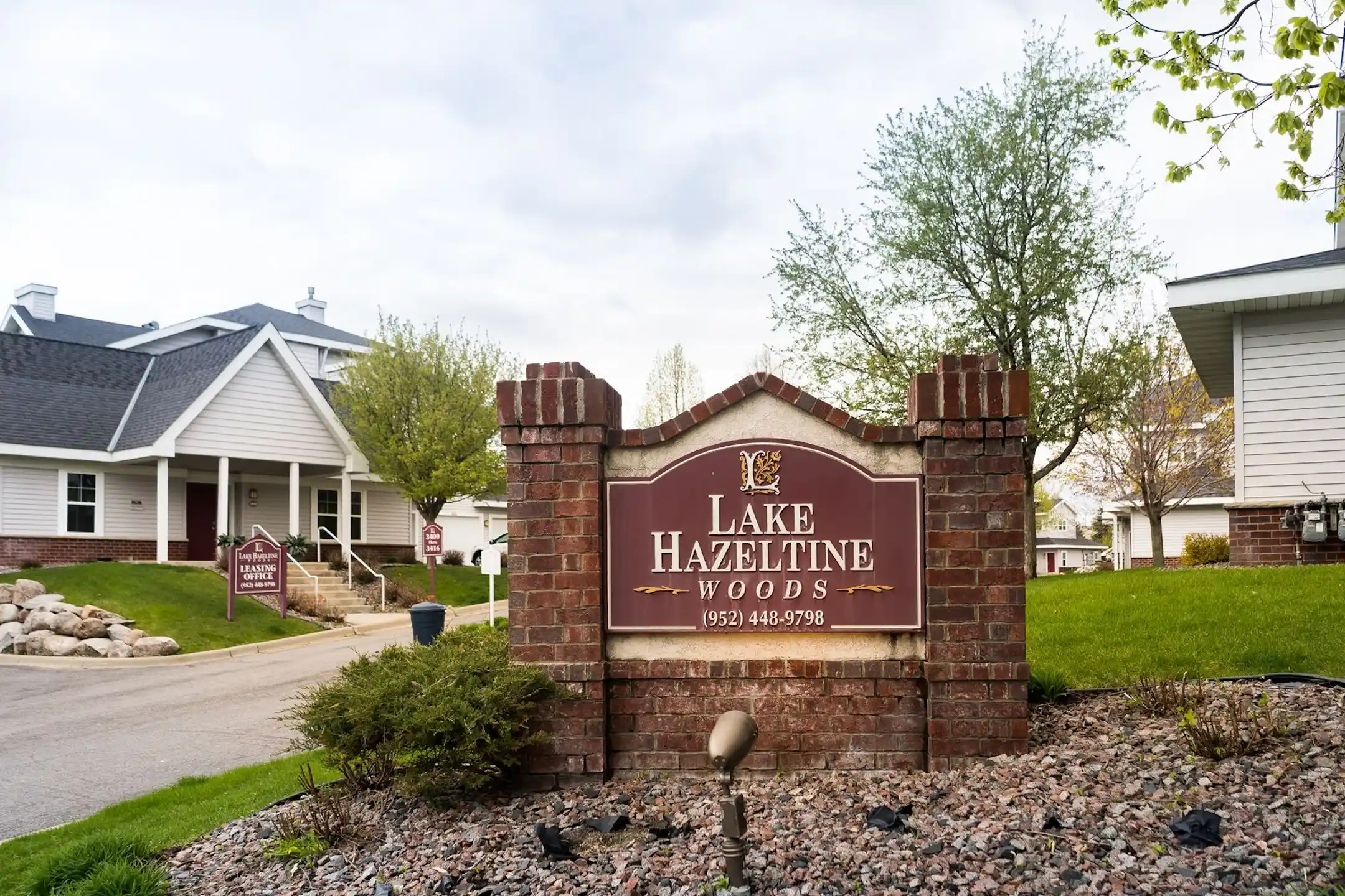 Lake Hazeltine Woods Apartments Chaska, MN 55318