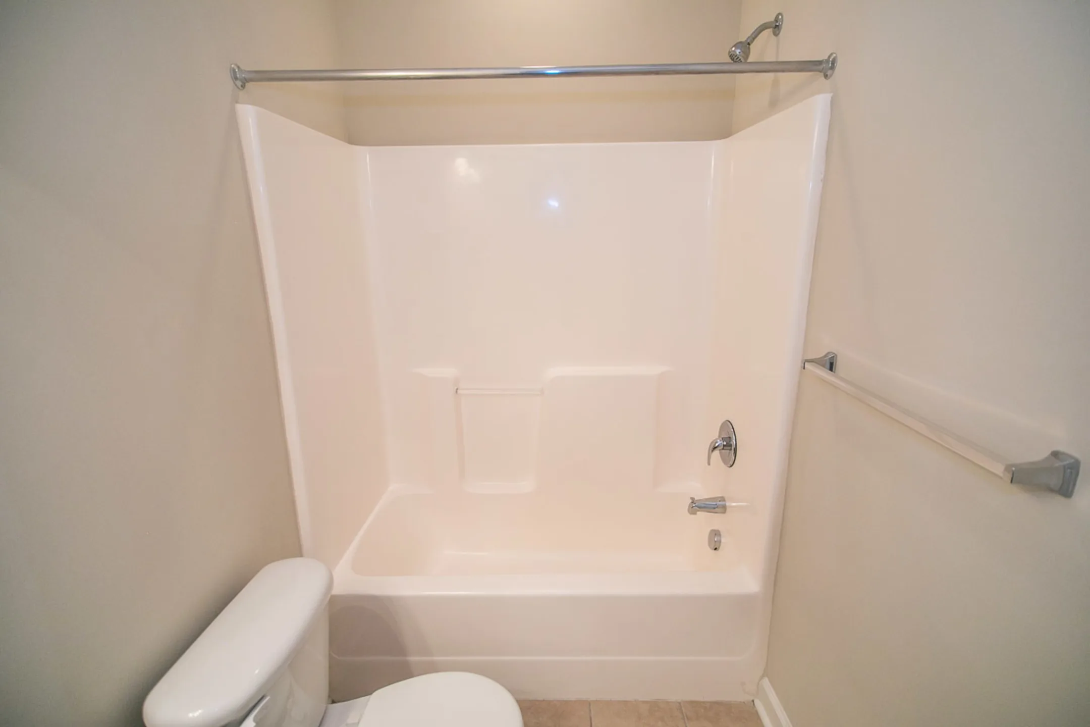 Bathroom - Ballantyne Commons of Augusta - Augusta, GA