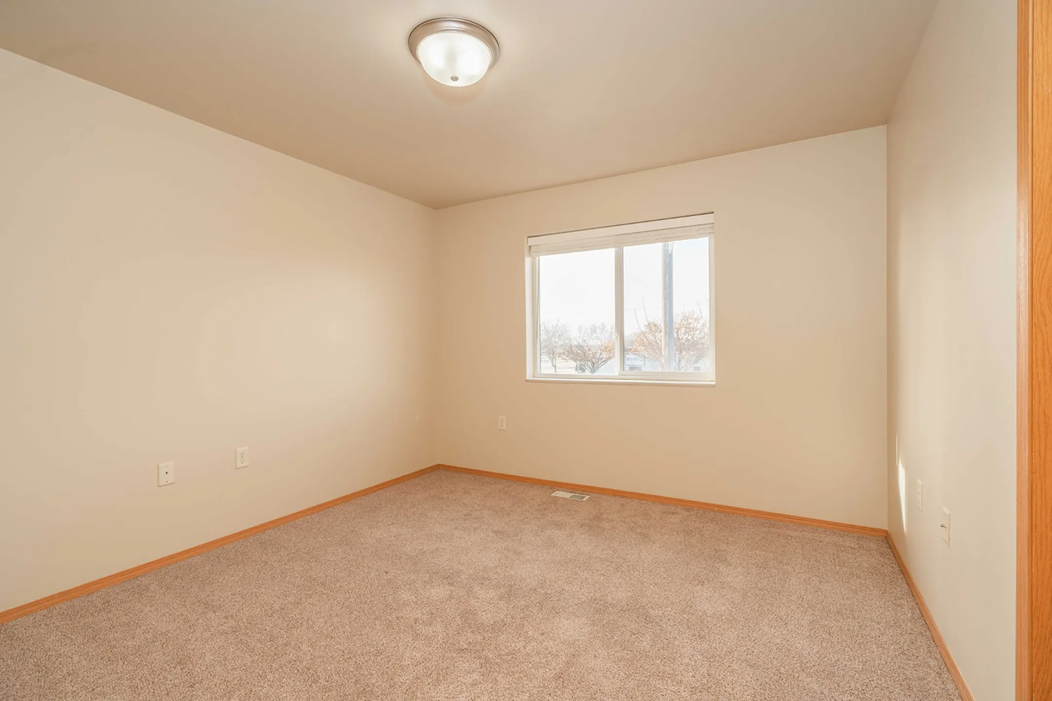 Benson Village Townhomes 3740 N 4th Ave Sioux Falls, SD Apartments