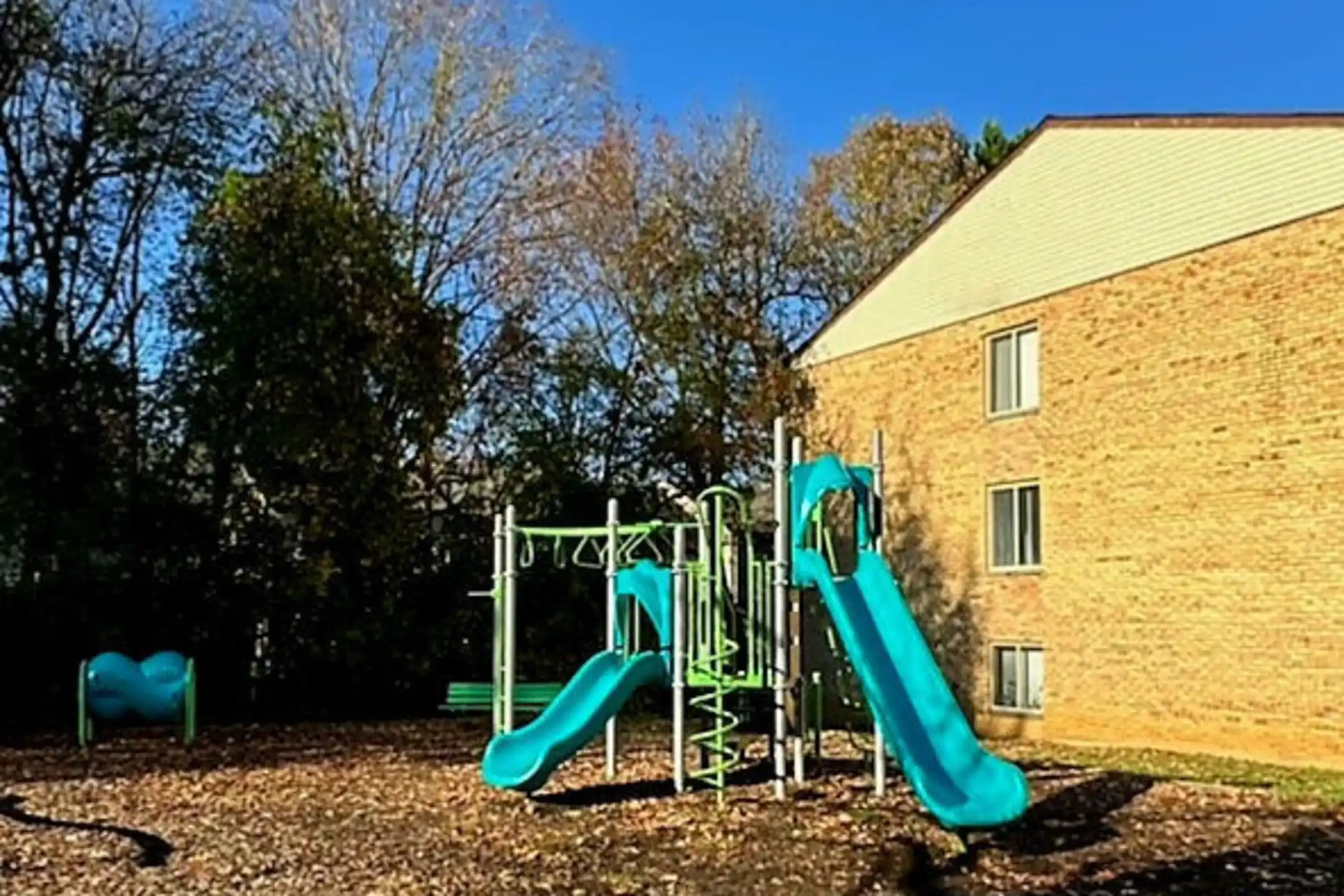 Linden Park Apartments 3600 Jurgensen Dr Triangle, VA Apartments