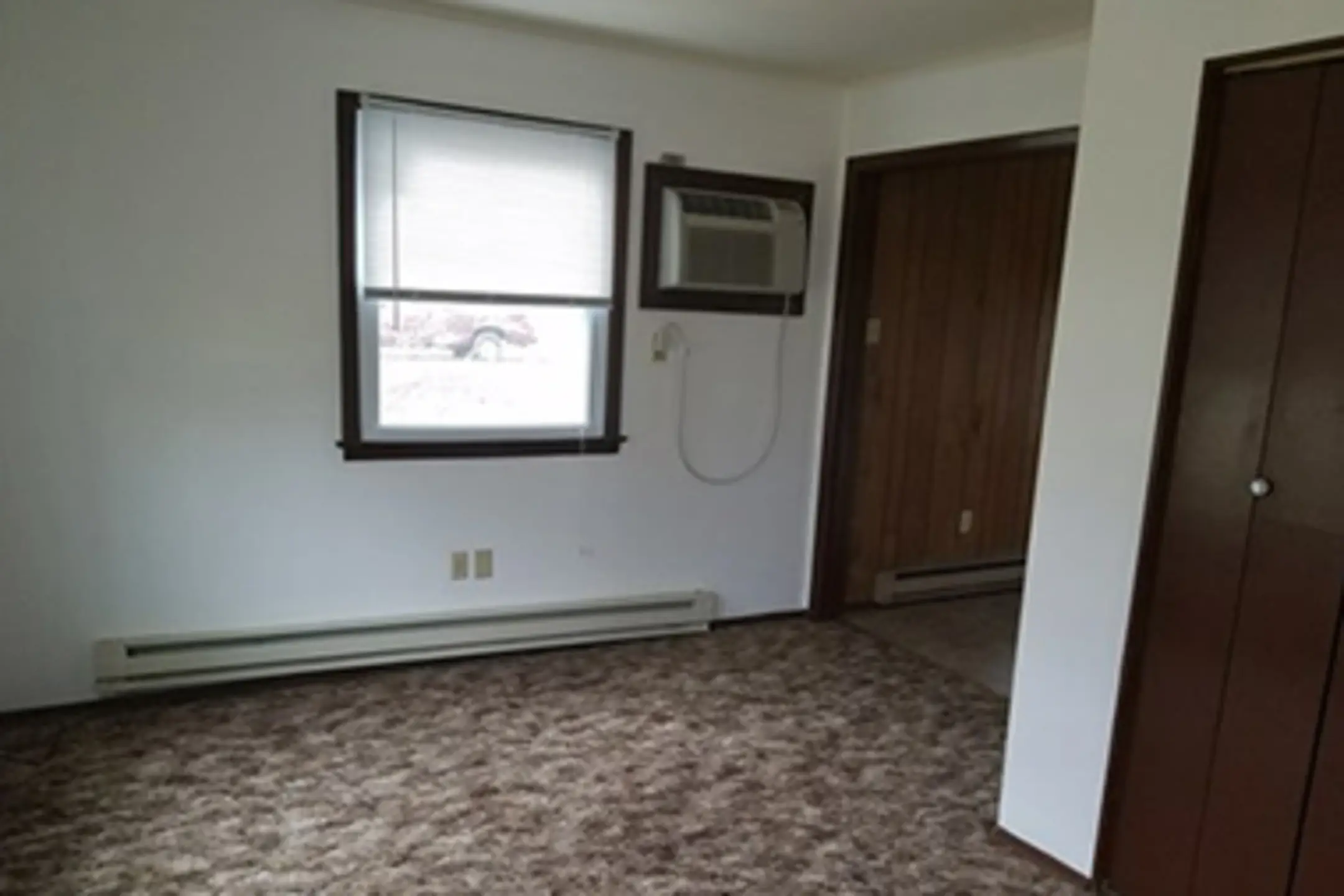 LeRoy Apartments 905/907 N Walnut Street Le Roy, IL Apartments for