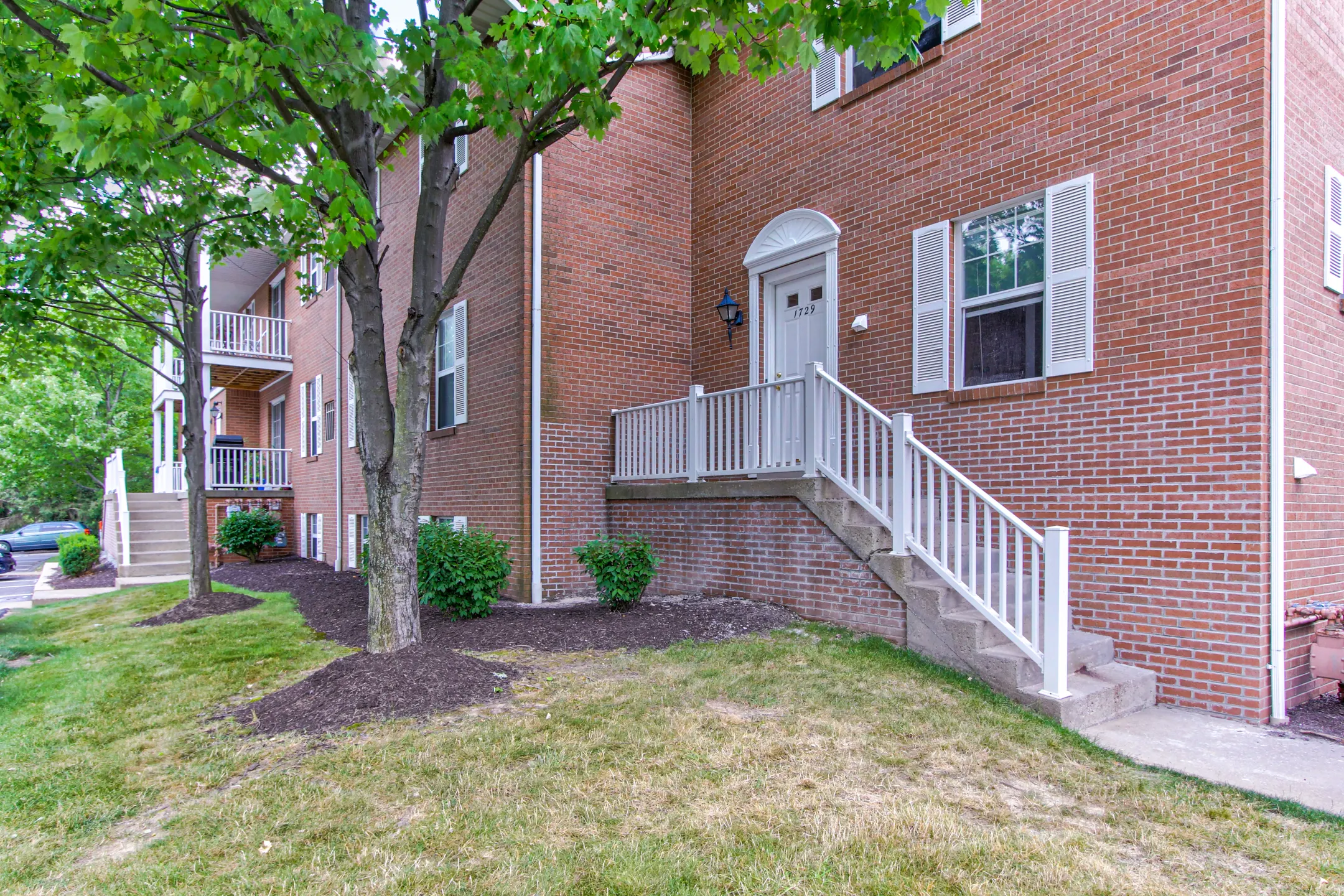 Laurelwood Apartments and Townhomes Apartments Cranberry Township, PA