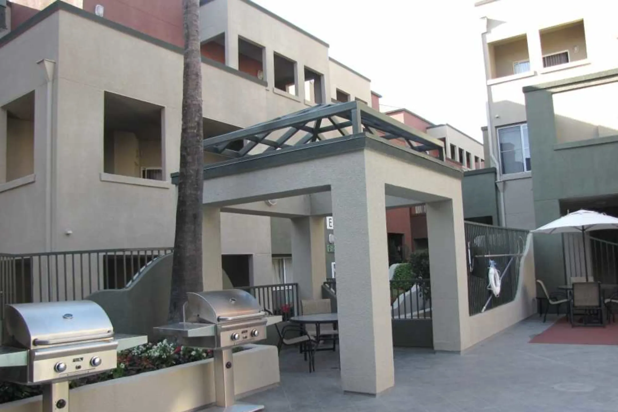 CentrePointe Apartments - Los Angeles, CA