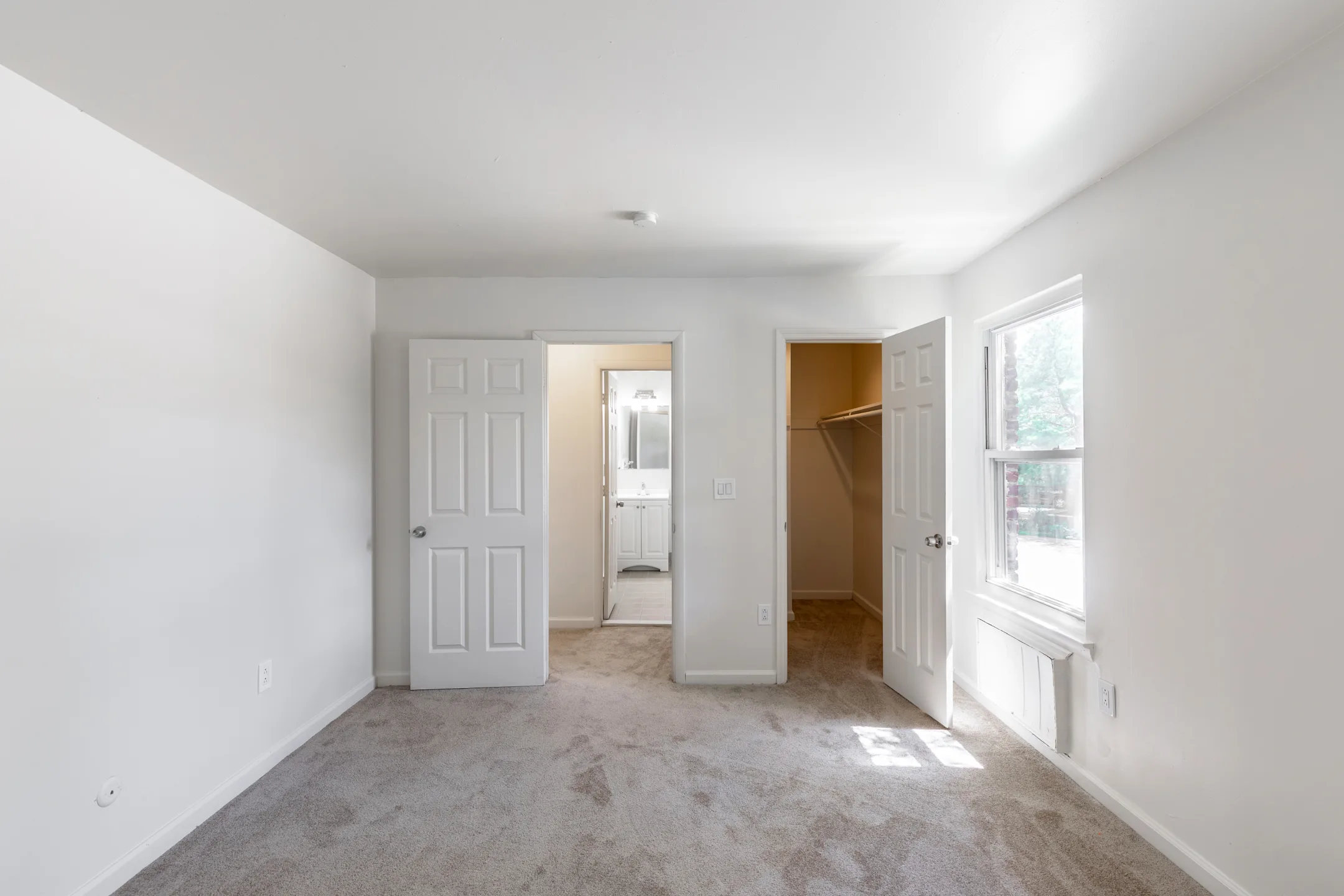 Country Manor Apartments 700 Stratford Ln Middletown, NY Apartments