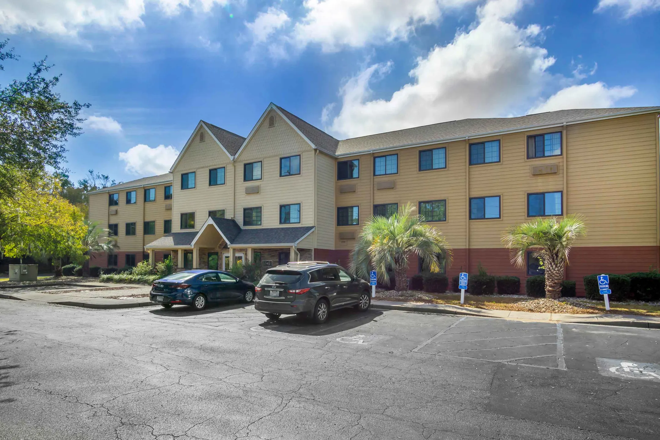 Furnished Studio - Charleston - Airport - 5045 N. Arco Lane | North ...