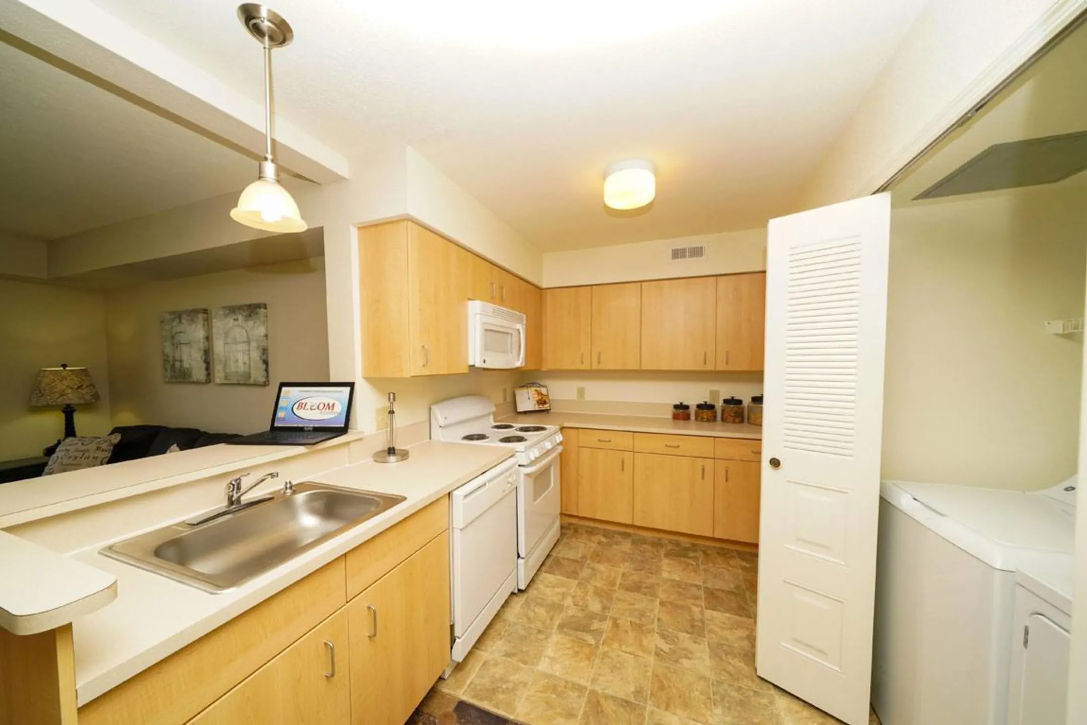 Kitchen - Limestone Creek Apartment Homes - Madison, AL