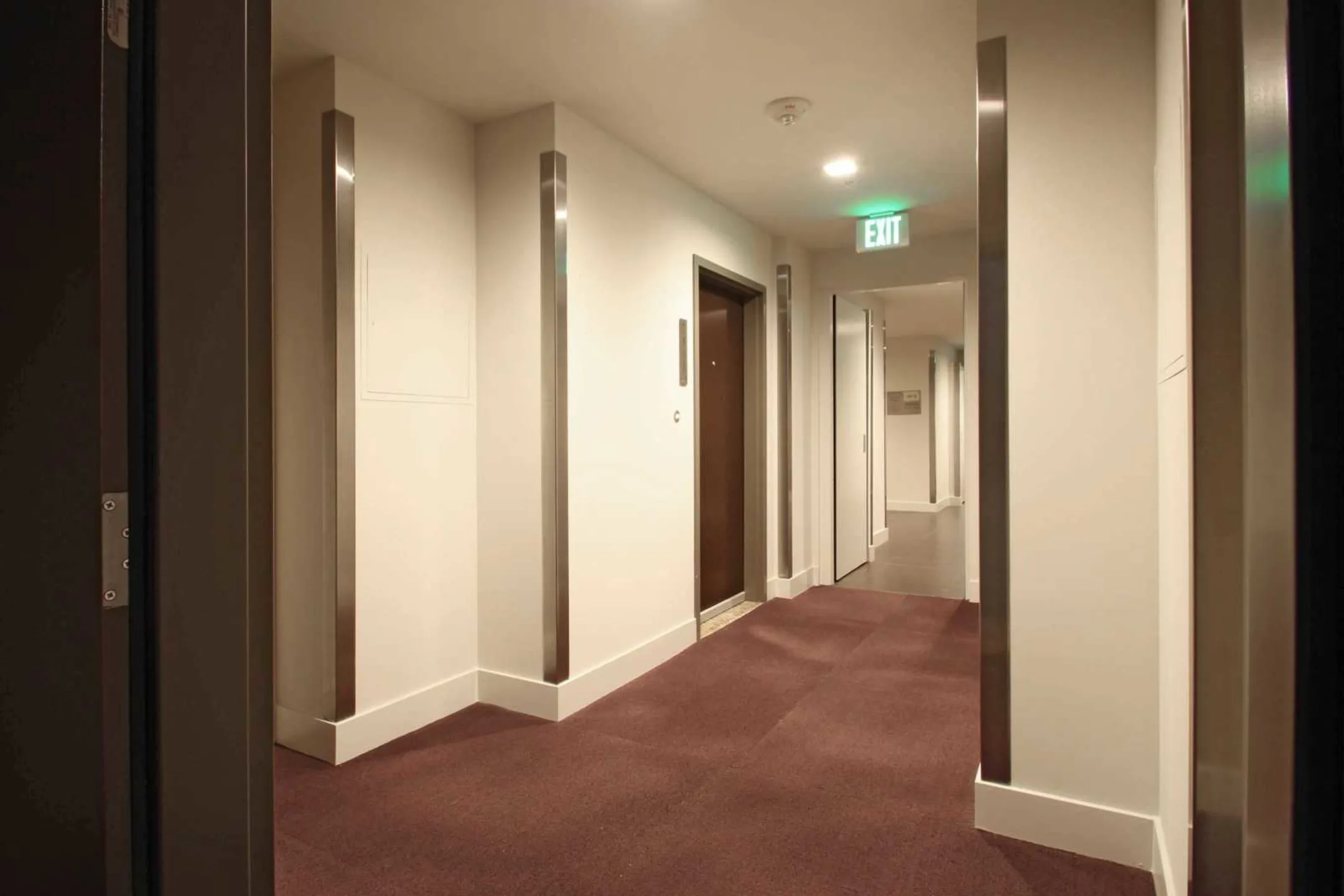 Foyer, Entryway - Ariel Luxury Rentals - San Diego, CA