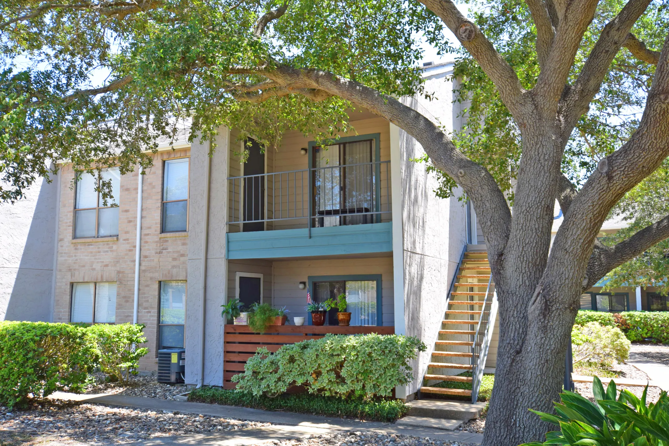 Building - Sugar Tree Apartments - Corpus Christi, TX