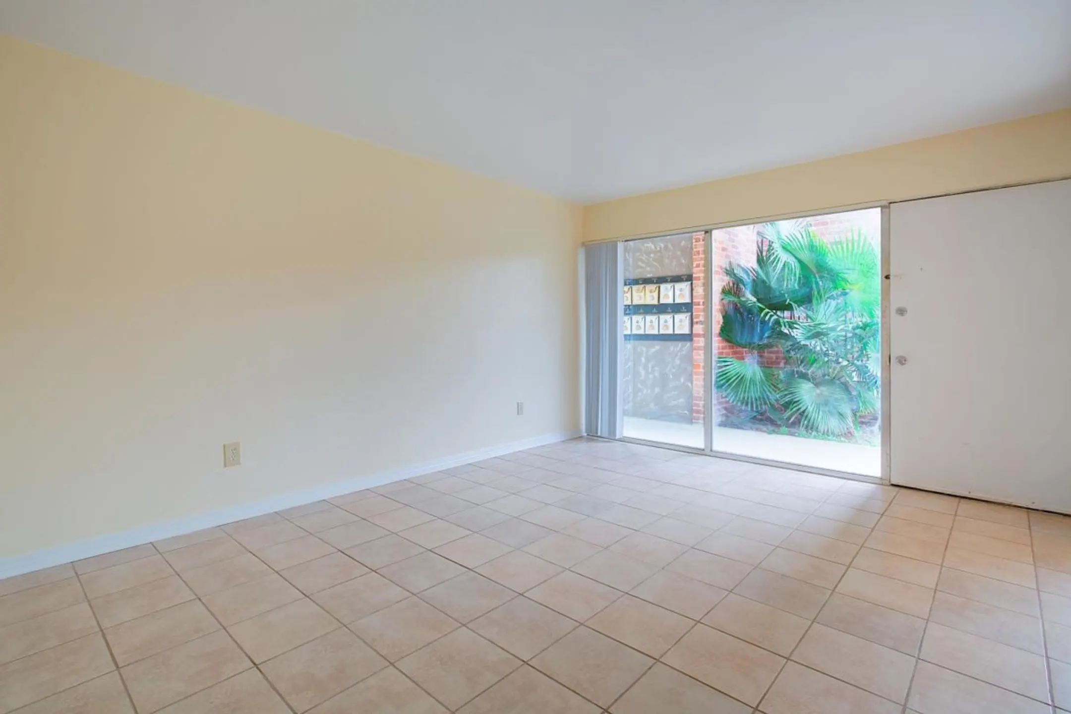 Country Club Apartments Apartments Pascagoula, MS 39567