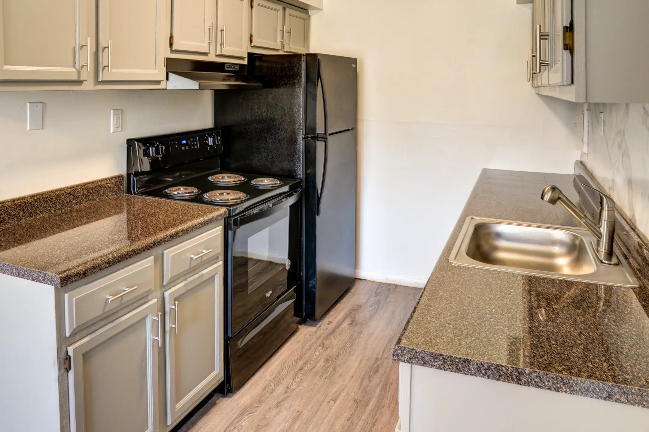 Kitchen - Merion Trace Apartments - Upper Darby, PA