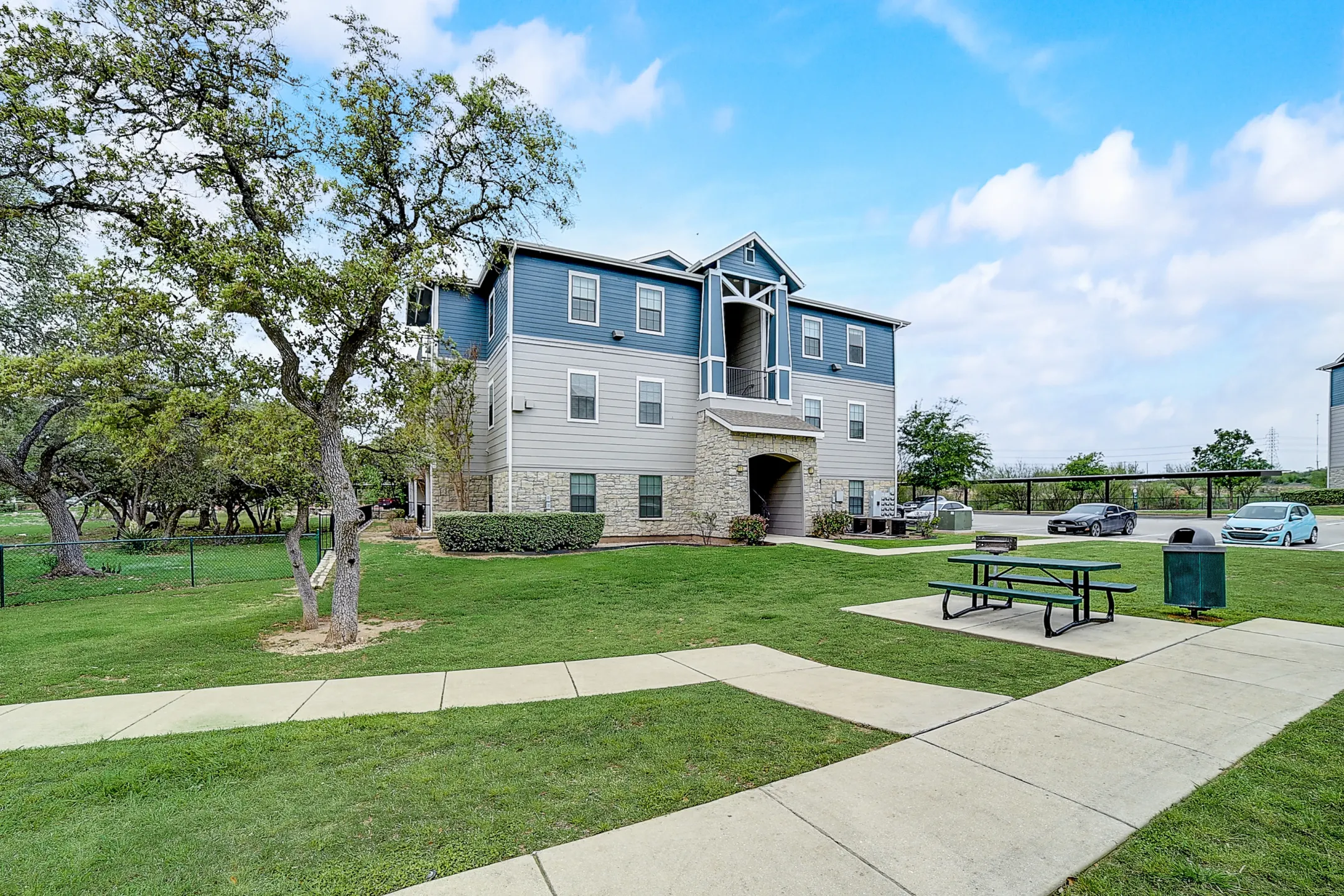 Verandas at Shavano Apartments - San Antonio, TX 78257