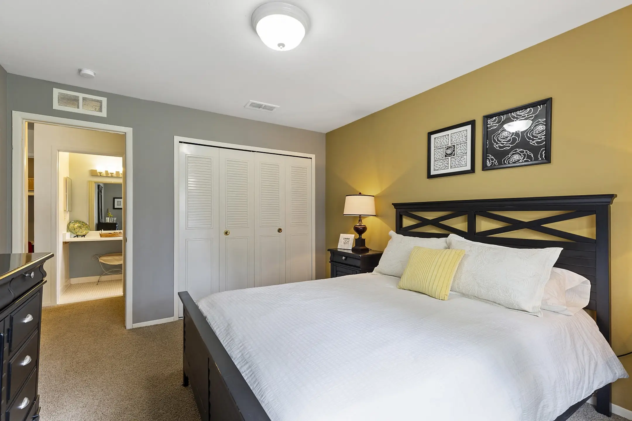 Drawbridge Apartments Harrison Township, MI 48045