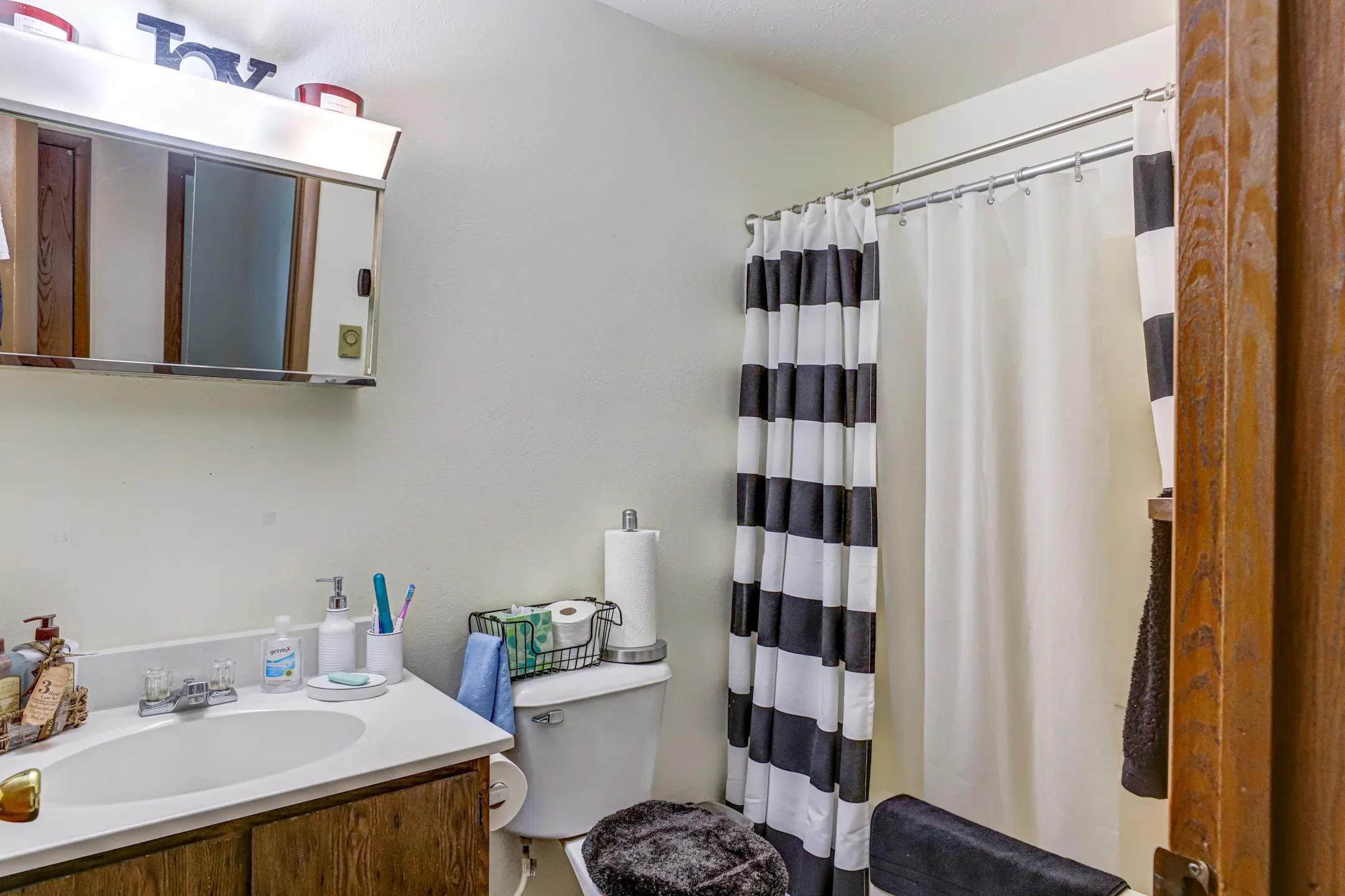 Bathroom - Oak Hill Apartments - Toledo, OH