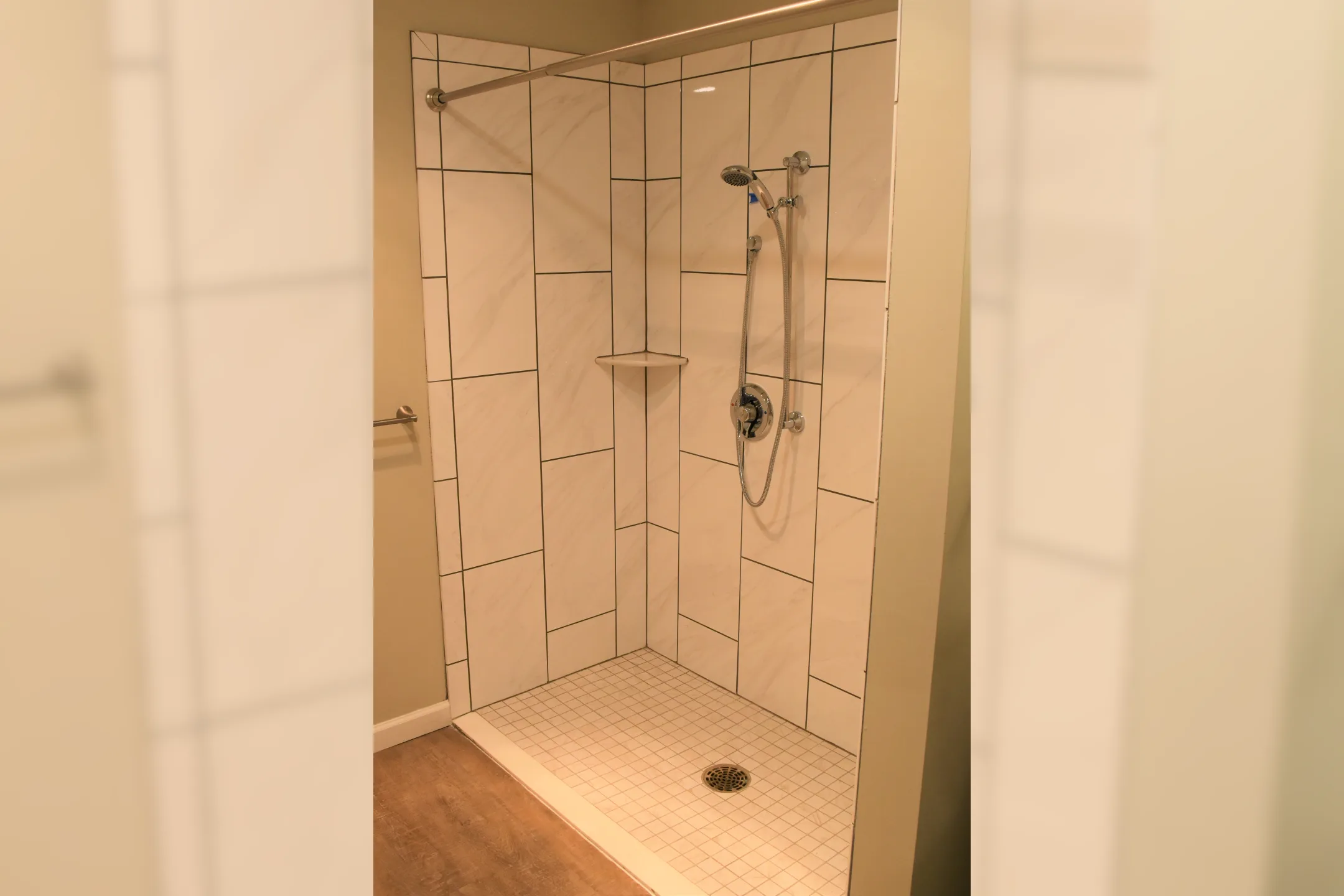 Bathroom - North Cornwall Commons Apartments - Lebanon, PA