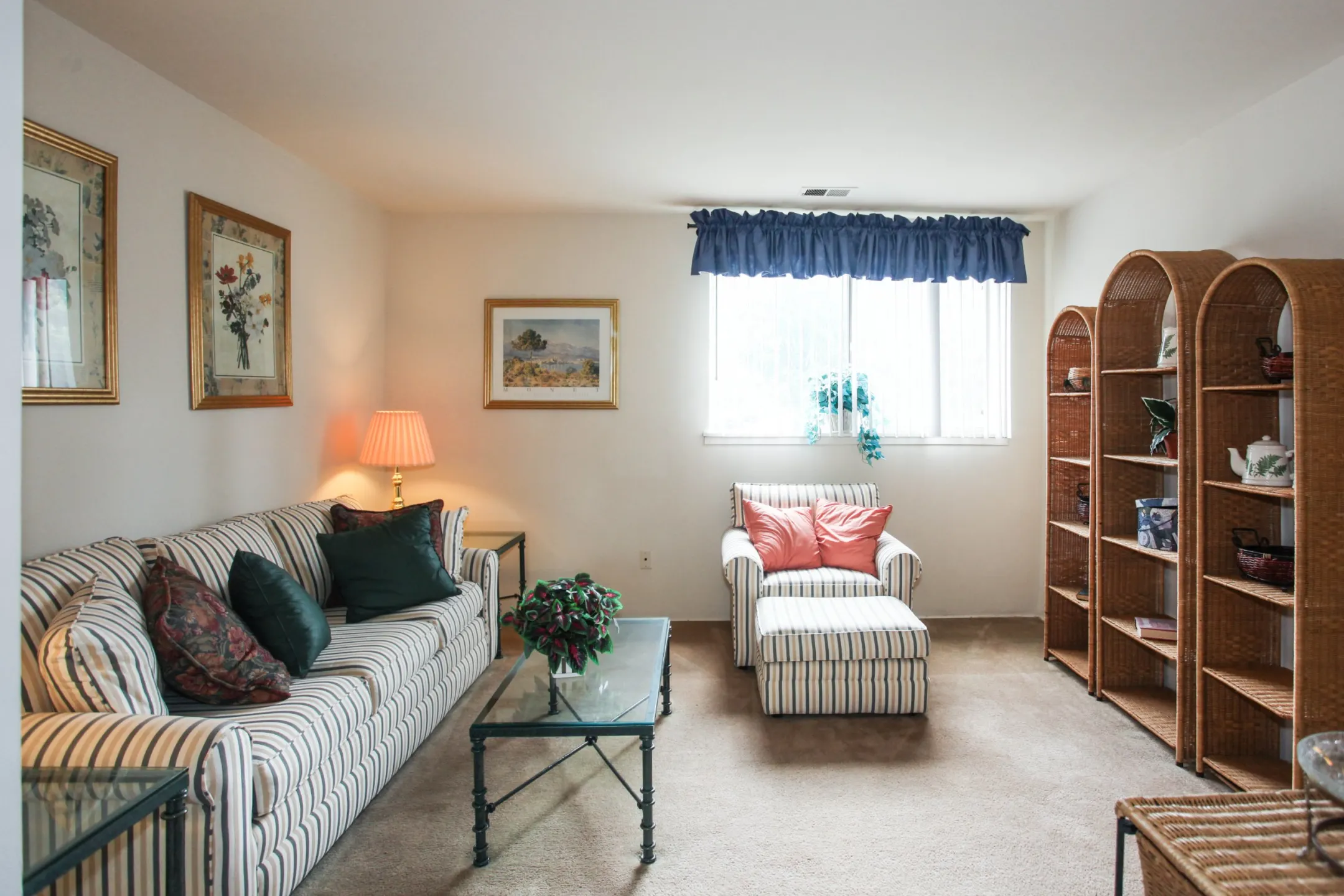 Living Room - Gardenvillage Apartments & Townhouses - Baltimore, MD