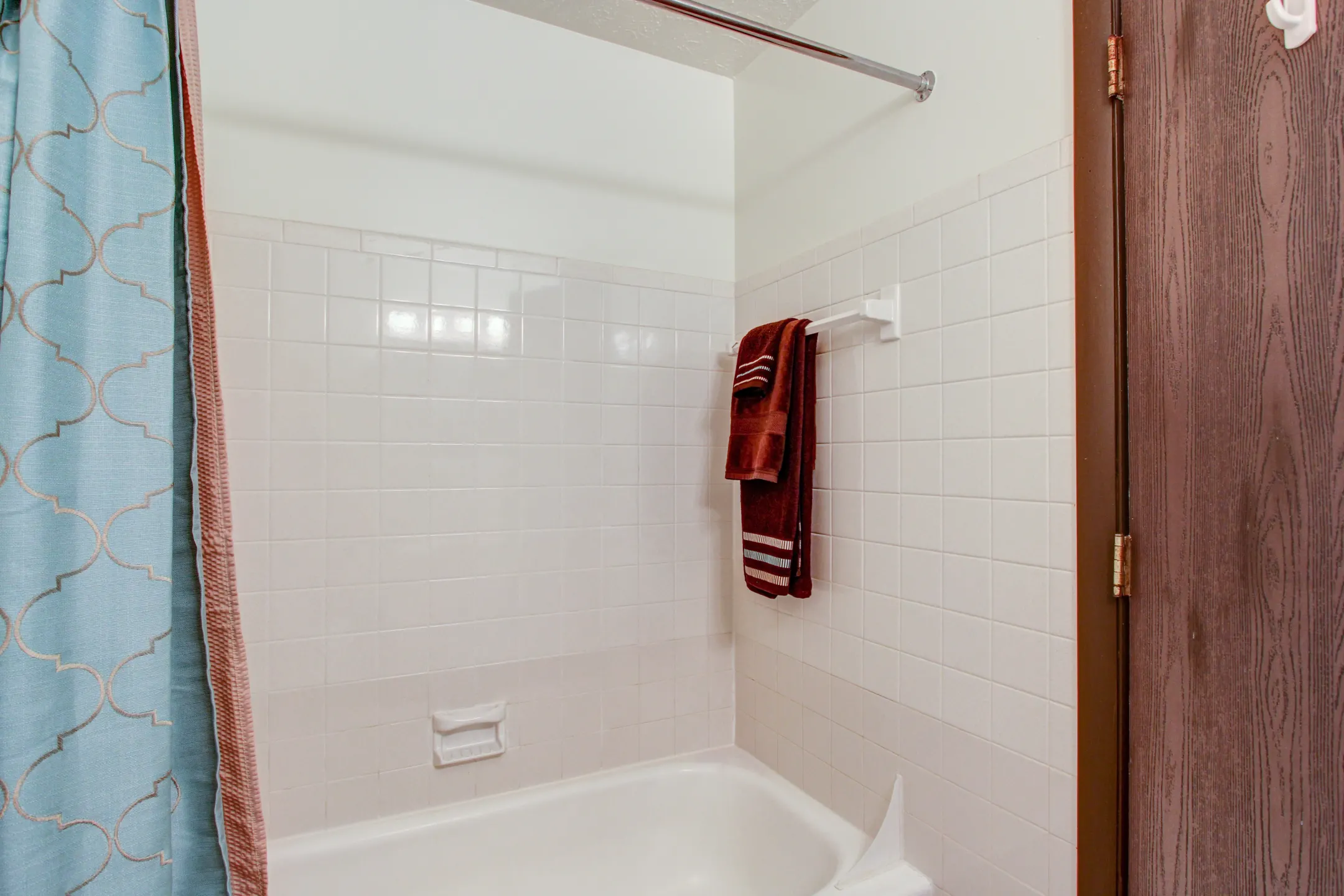 Bathroom - Nob Hill Apartments - Pittsburgh, PA