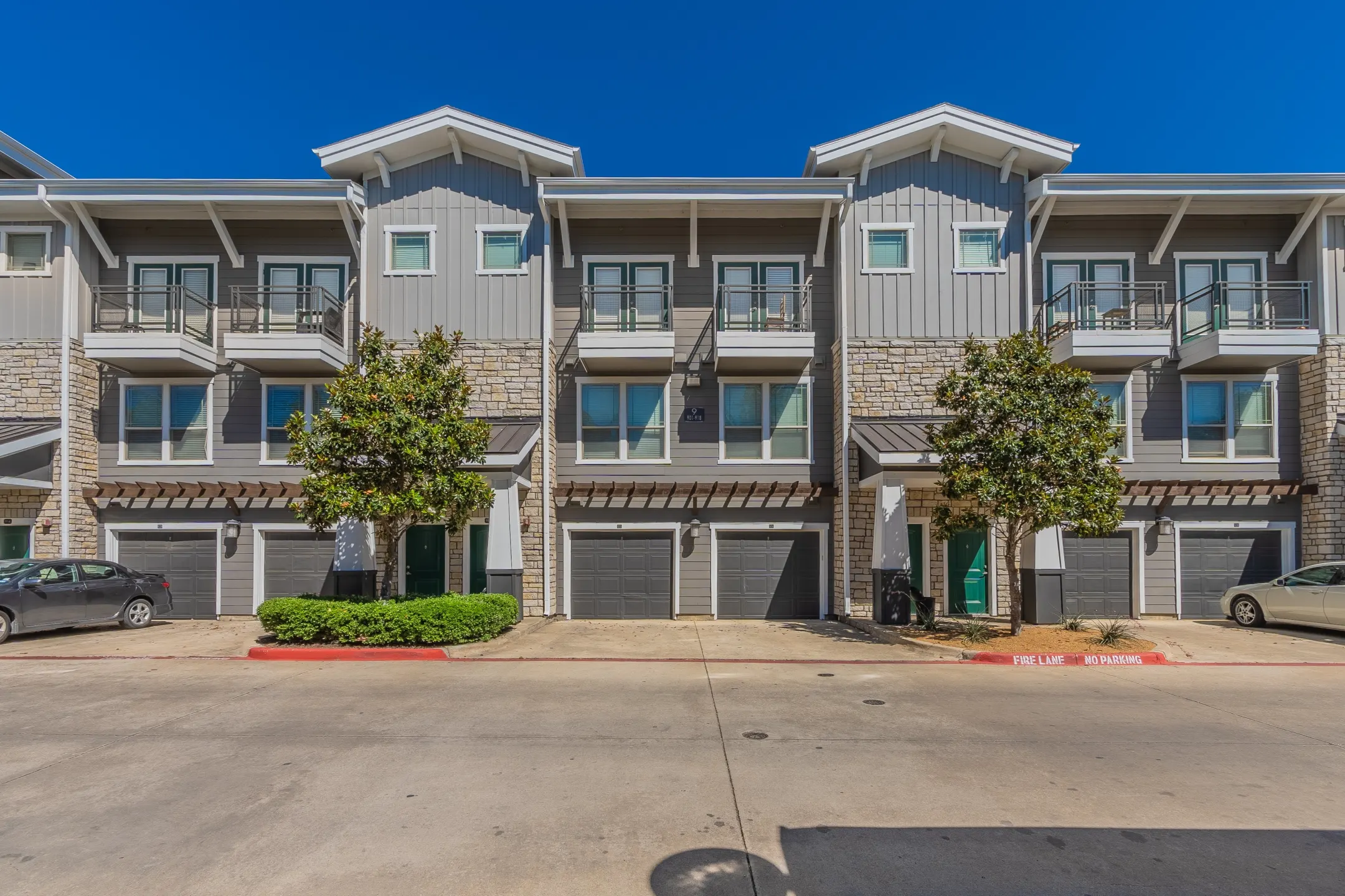 Building - Lakewood Flats Apartments - Dallas, TX