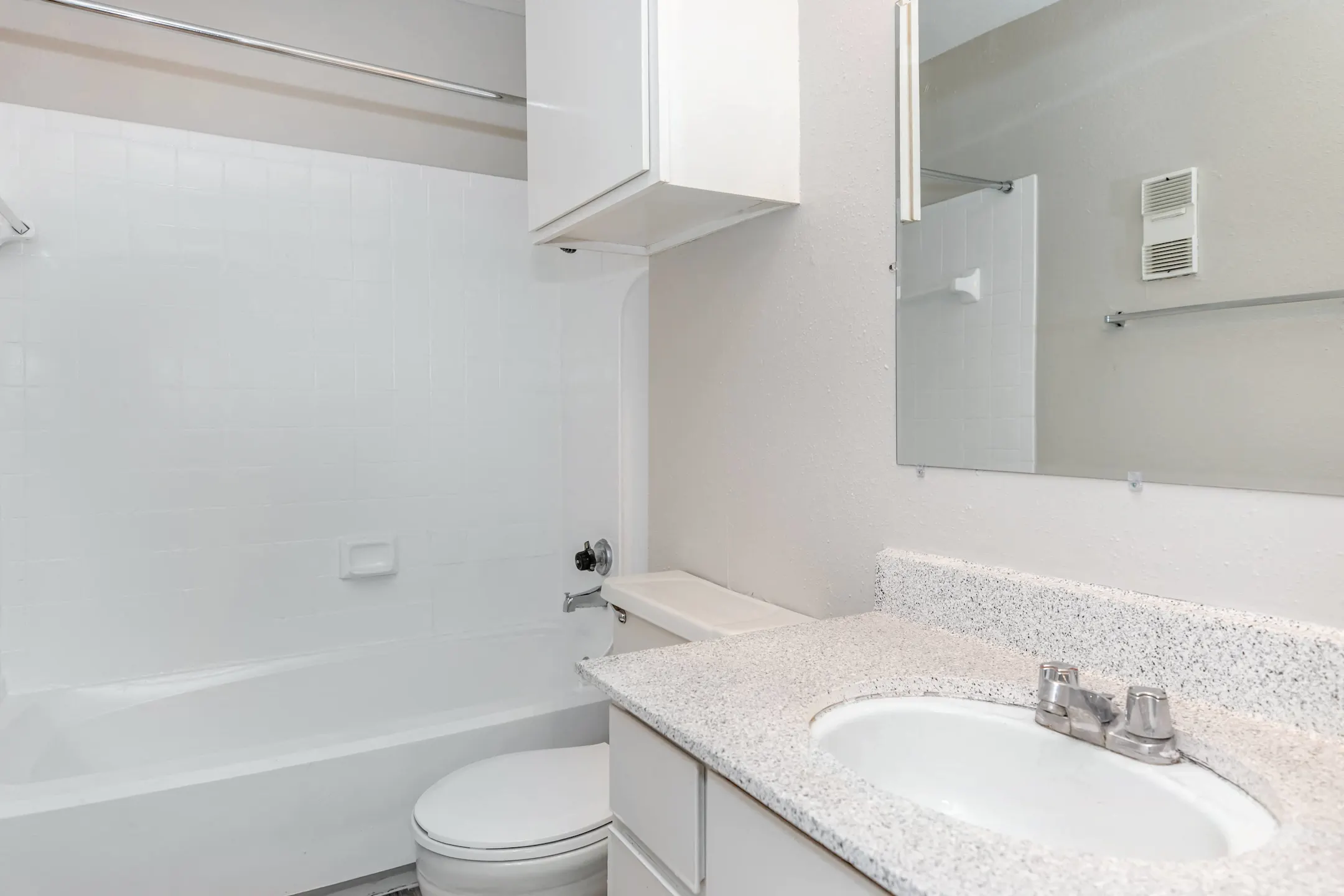 Castlewood Apartments 401 Lakeview Dr Clute, TX Apartments for Rent