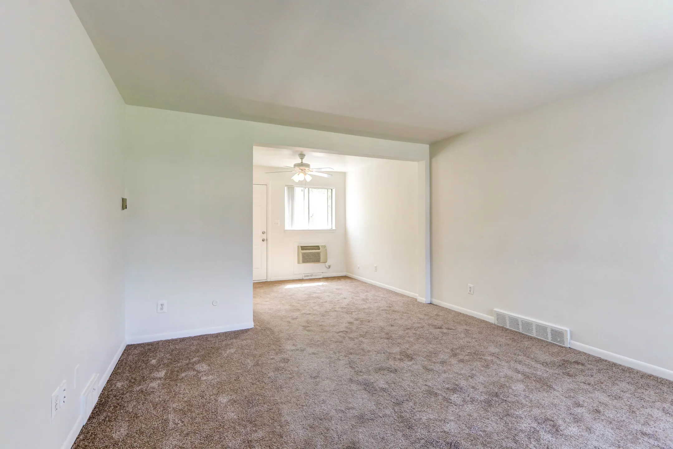 Elmsleigh Apartments - 1830 Rochester Rd | Royal Oak, MI Apartments for ...