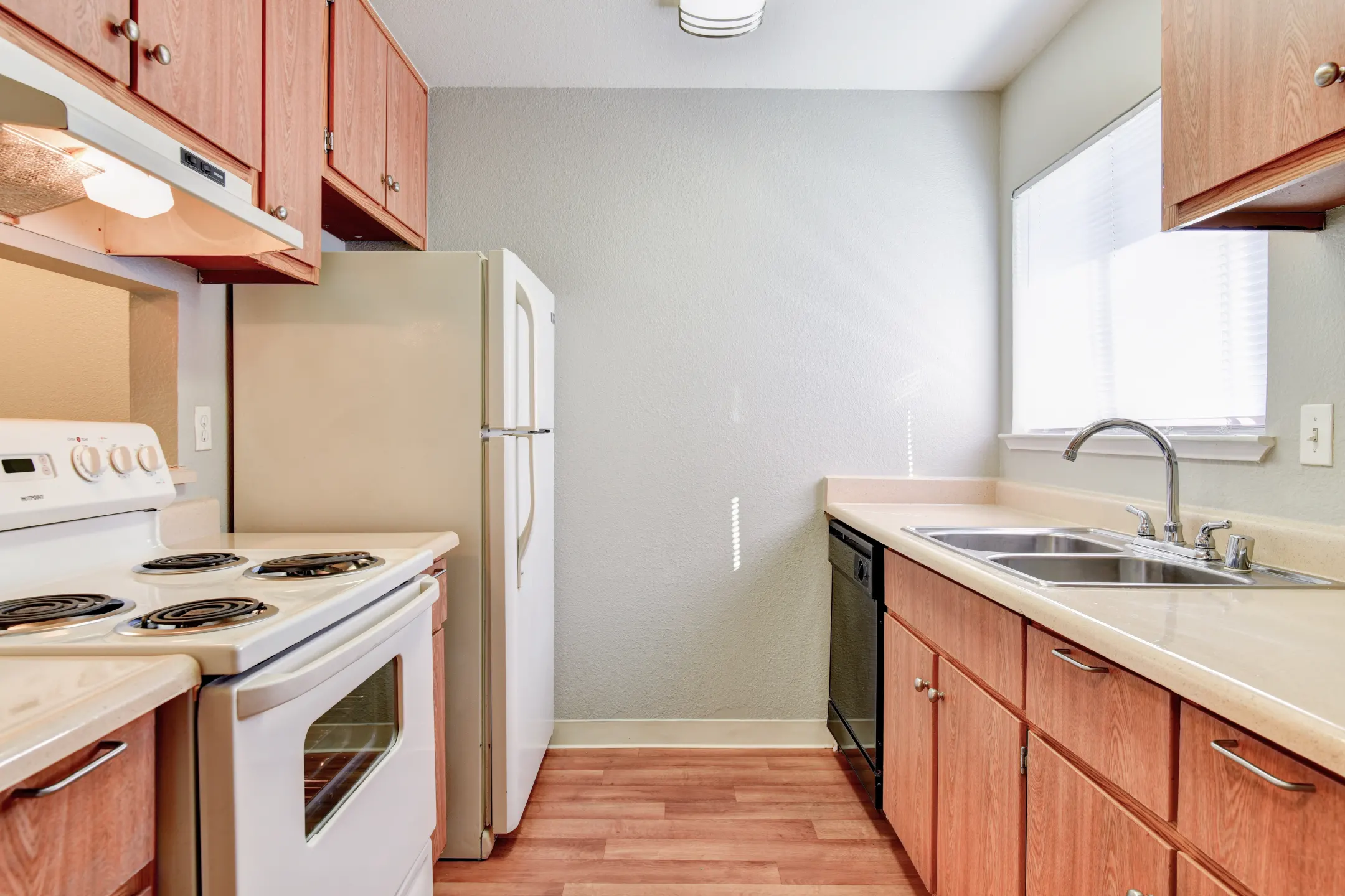 Kitchen - Mosaic Apartments - Pittsburg, CA