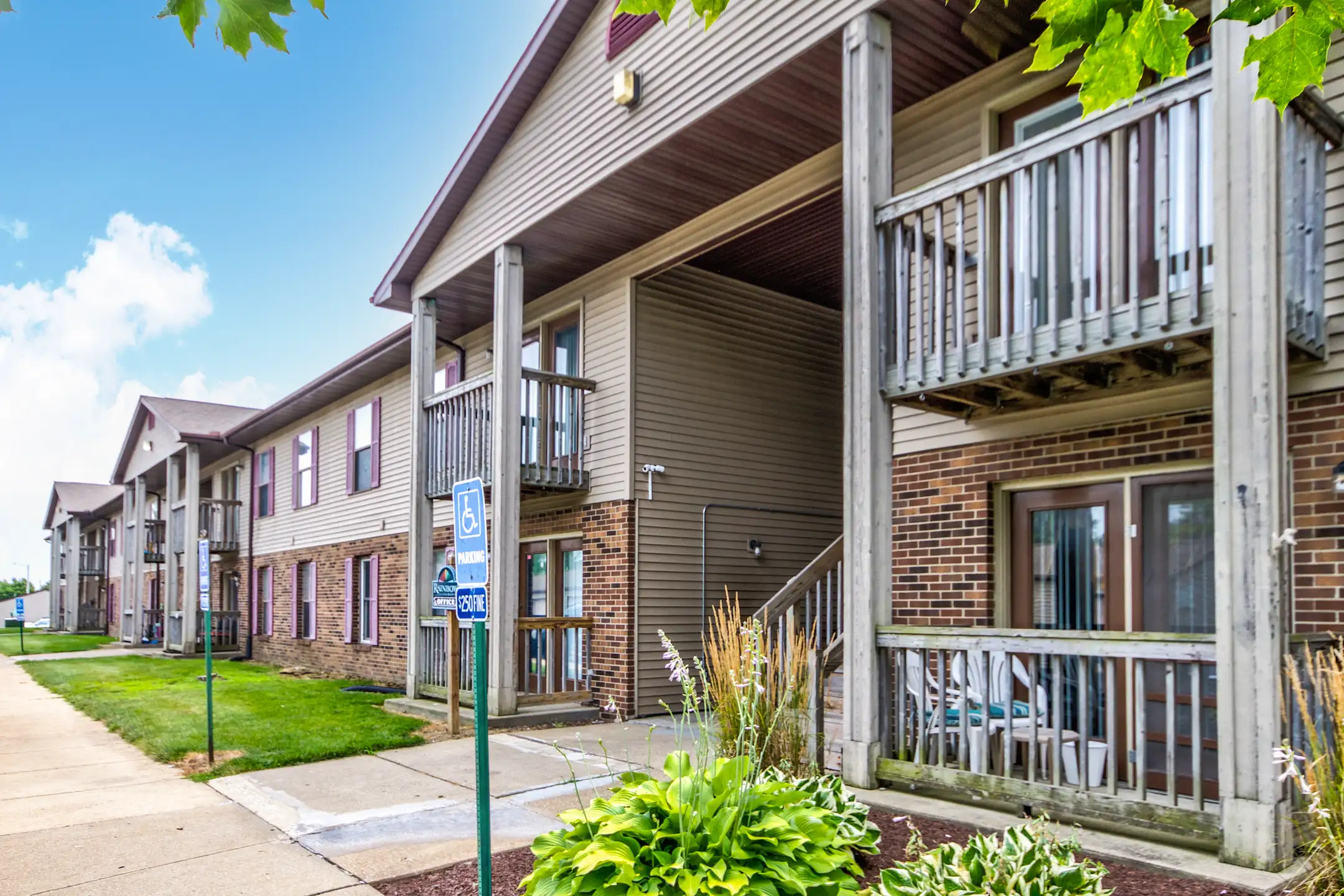 Urbana Estates 1004 South Smith Road Urbana, IL Apartments for Rent