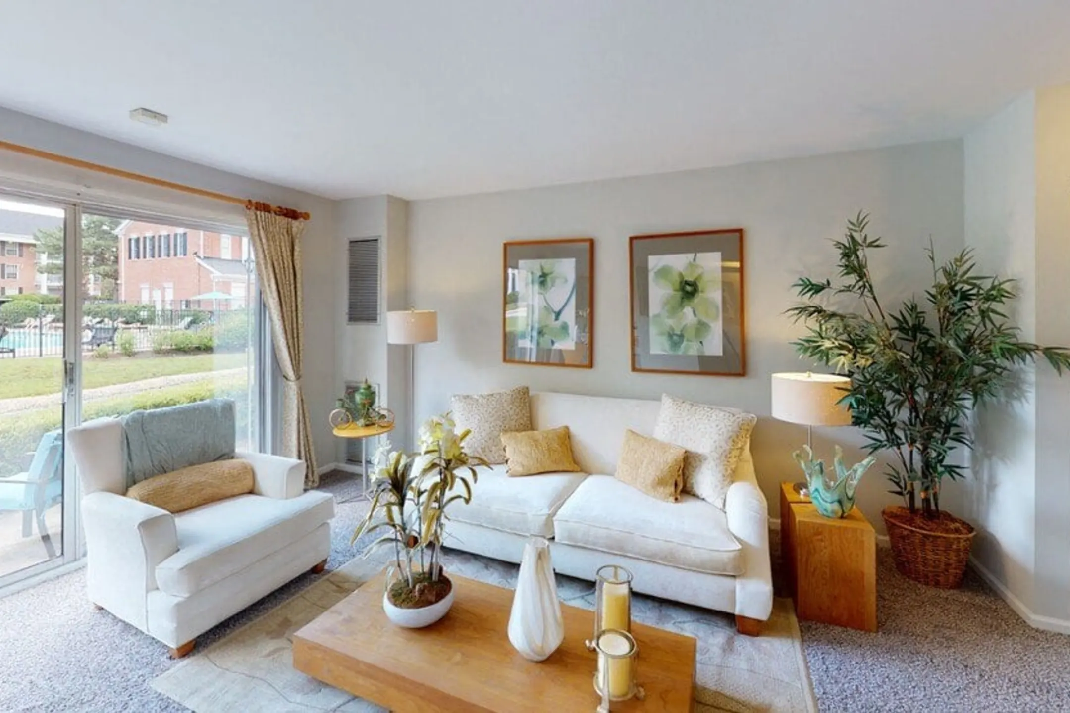 Versailles On the Lakes/Oakbrook Terrace Apartments Oakbrook Terrace