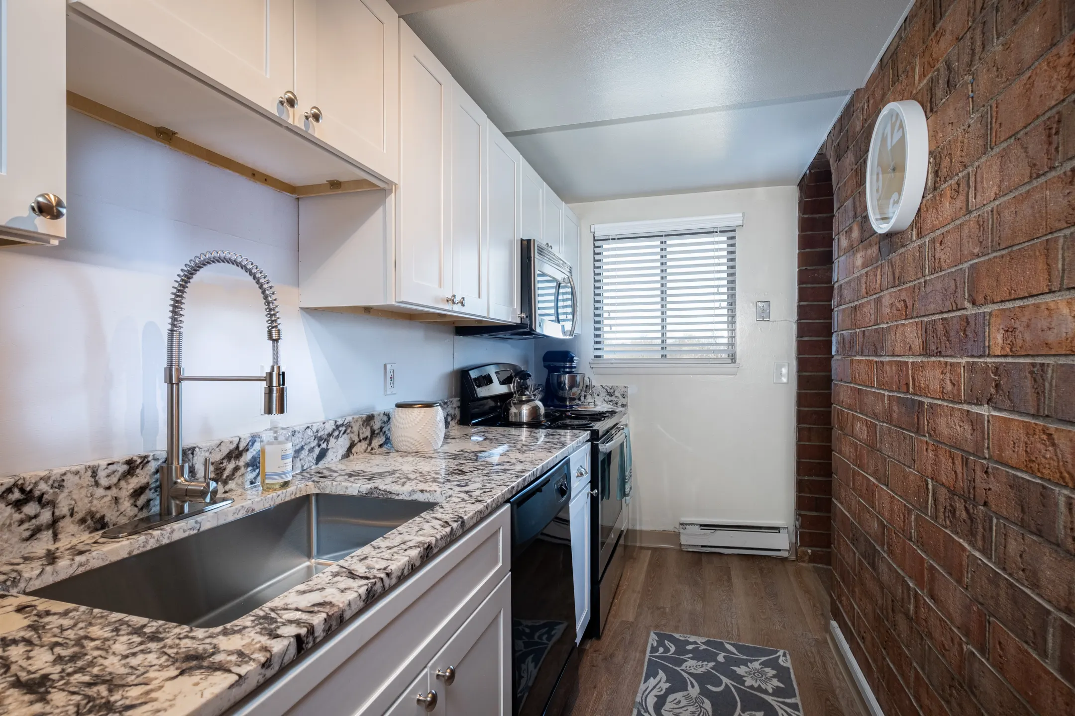Kitchen - Concierge Apartments - Rocky Hill, CT