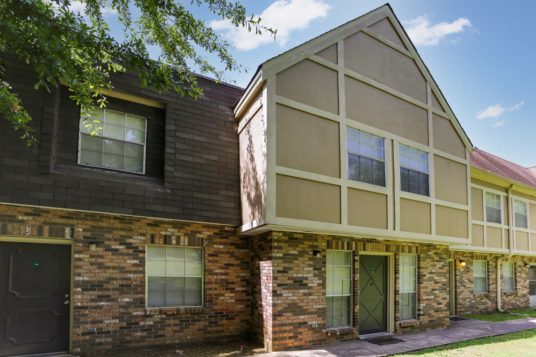 Stratford Manor Apartments