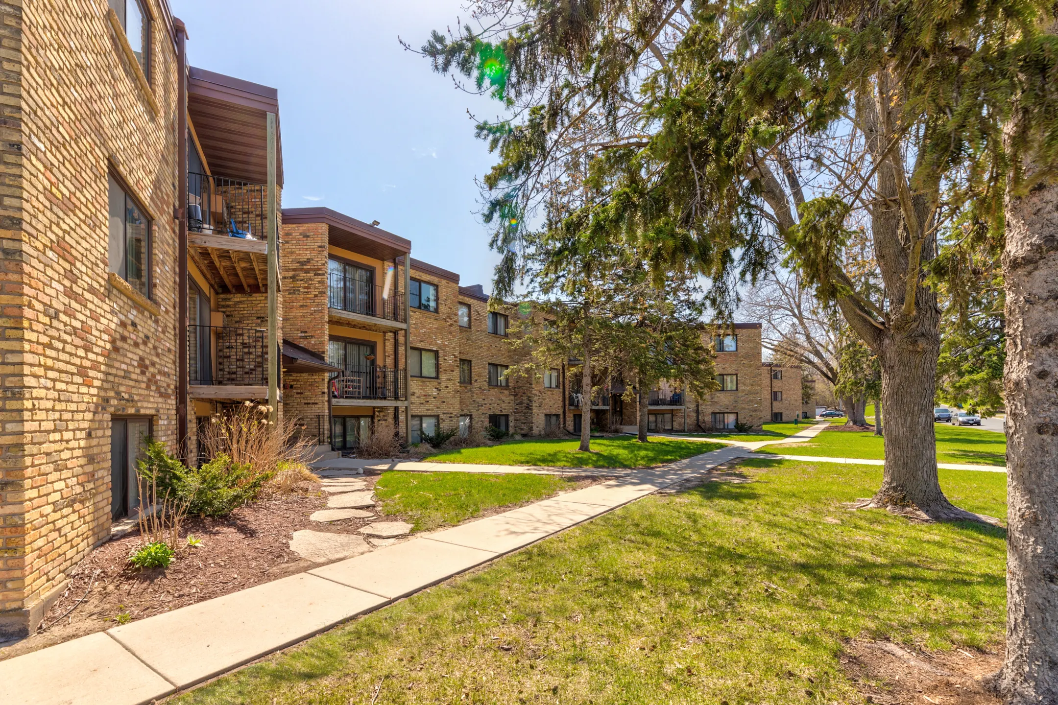 Fountain Terrace Apartments - New Brighton, MN 55112