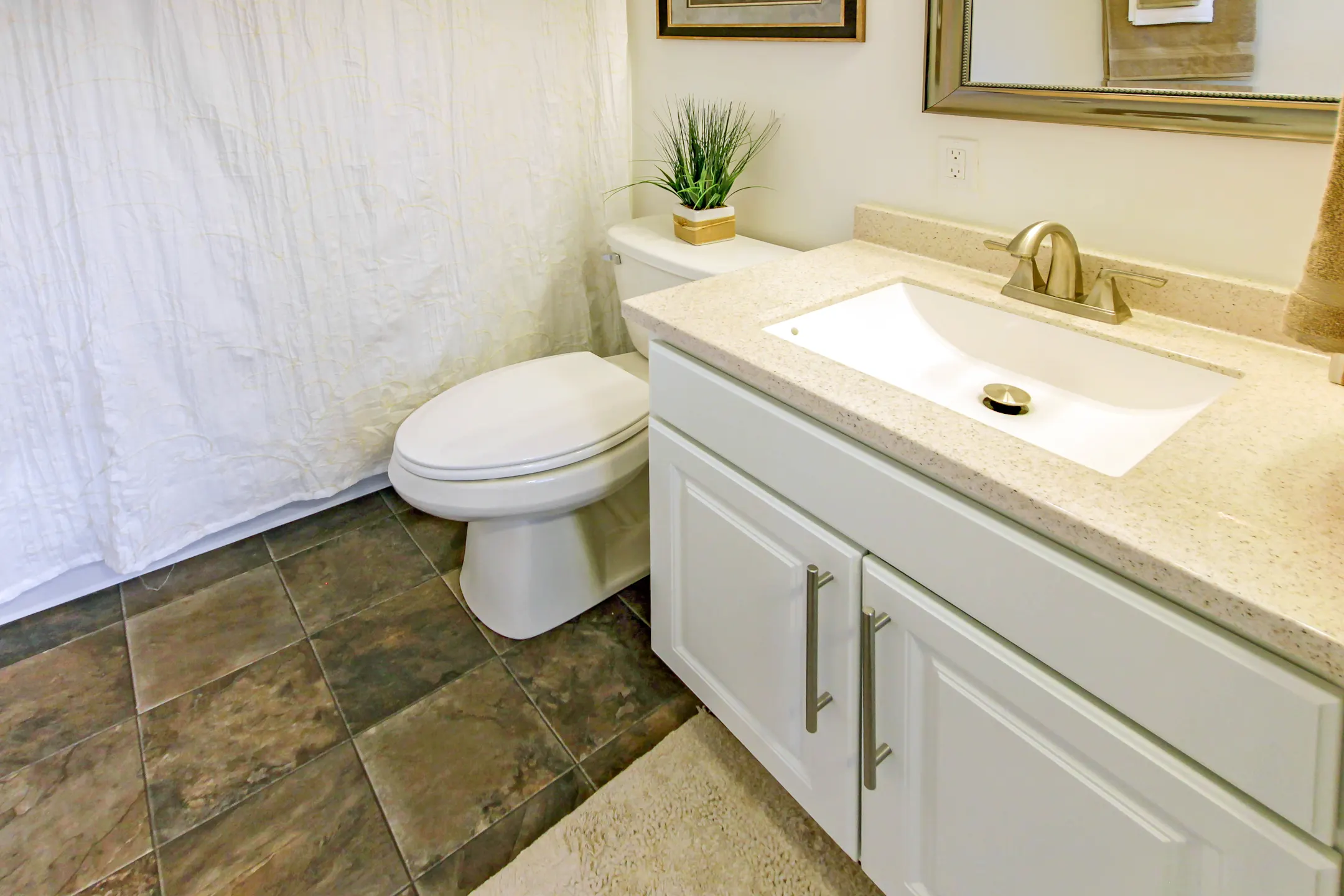 Bancroft Luxury Apartments 107 S Washington Ave Saginaw, MI