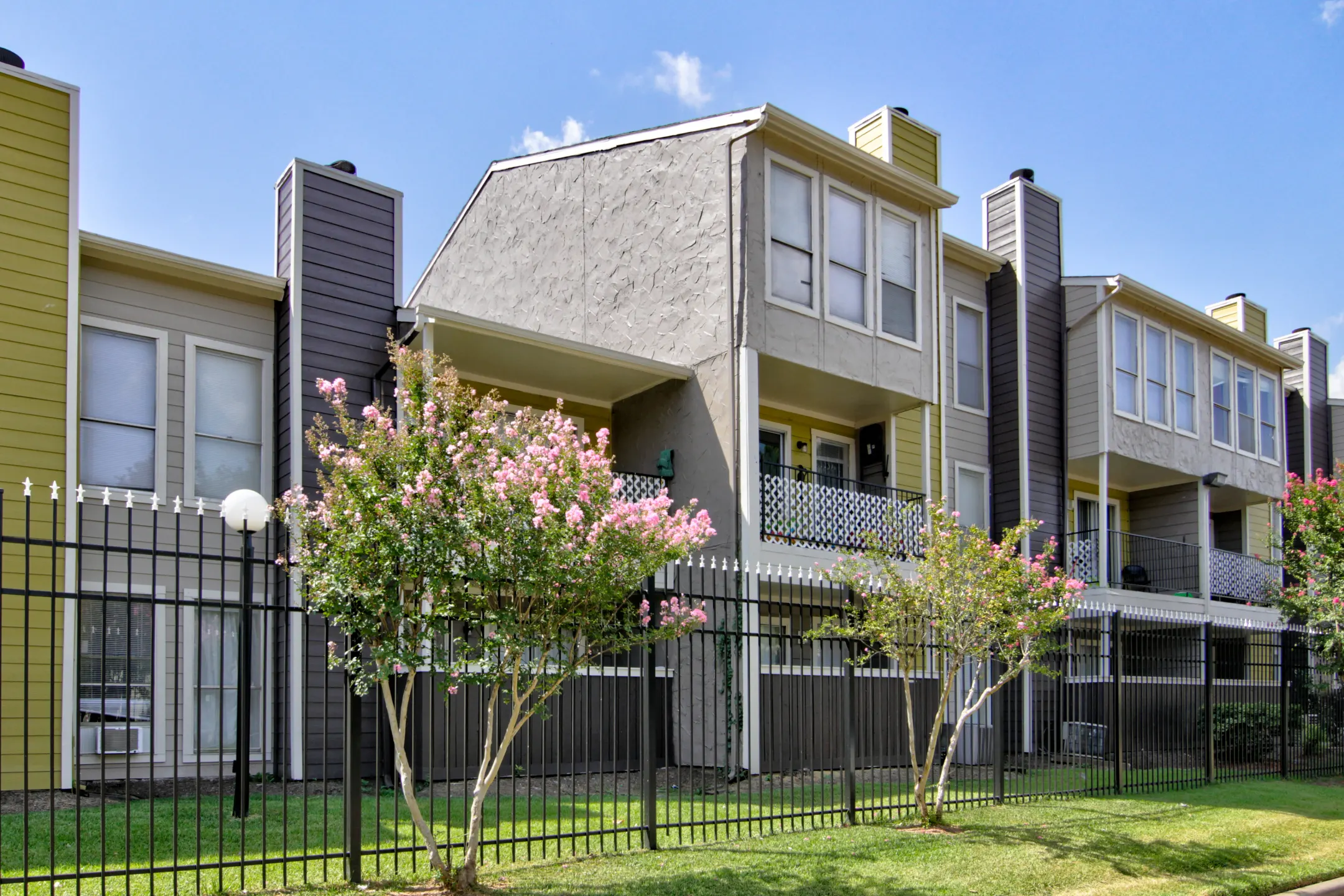 Parkway & Parkgreen at Bellaire 8100 Bellaire Houston, TX