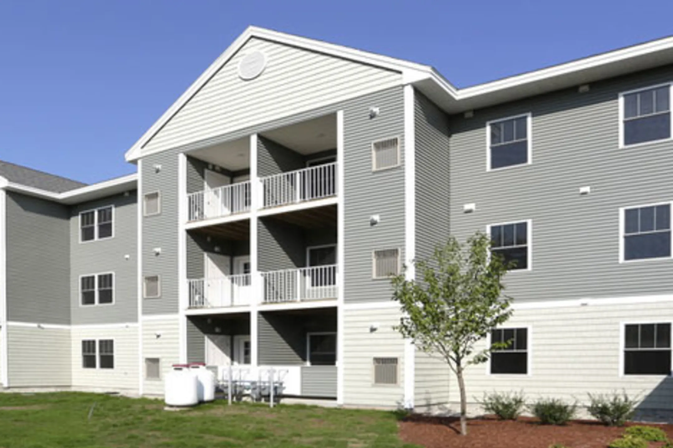 Building - Village At Clark Brook Apartments - Rochester, NH