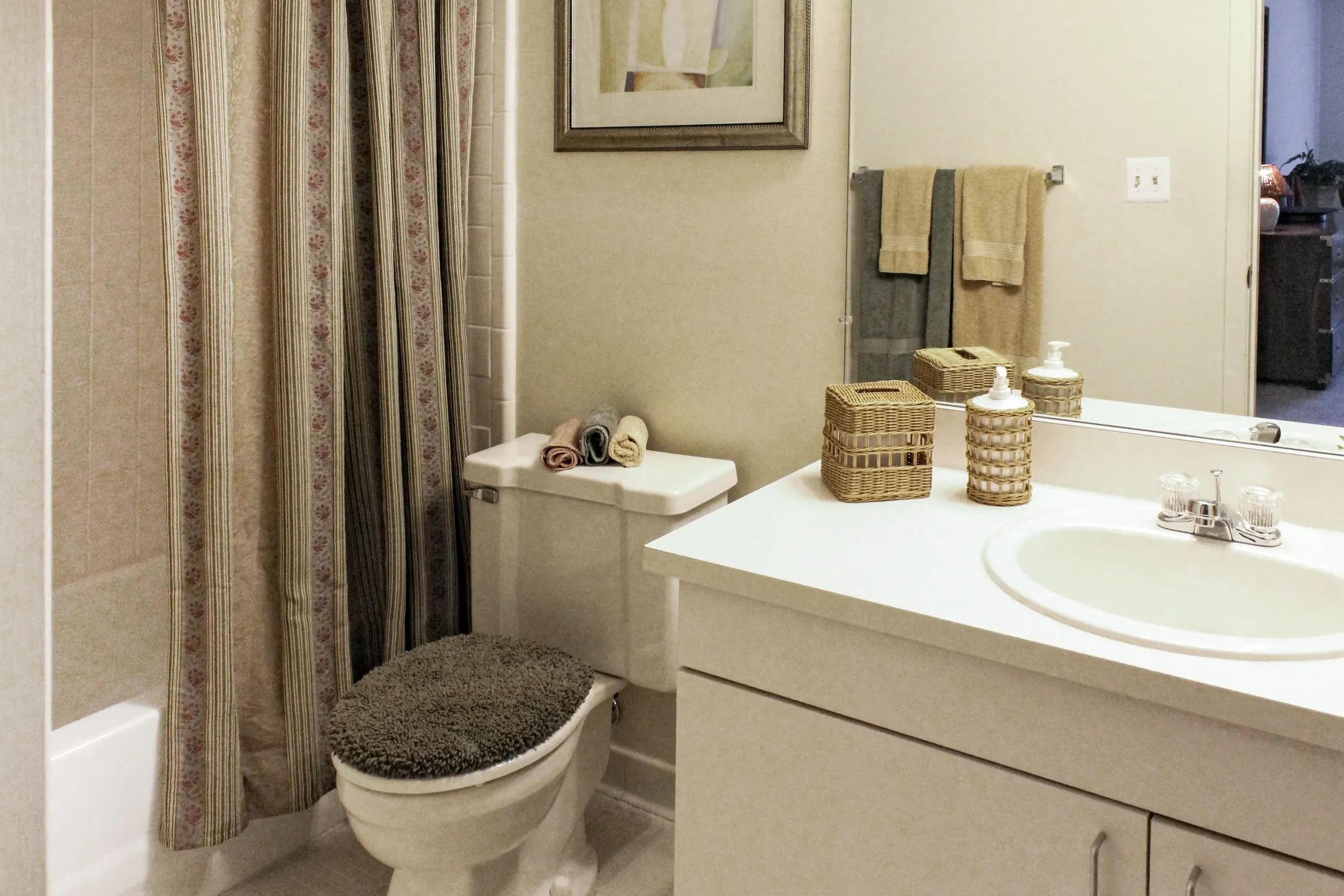 Bathroom - Green Hill Apartments - Farmington Hills, MI