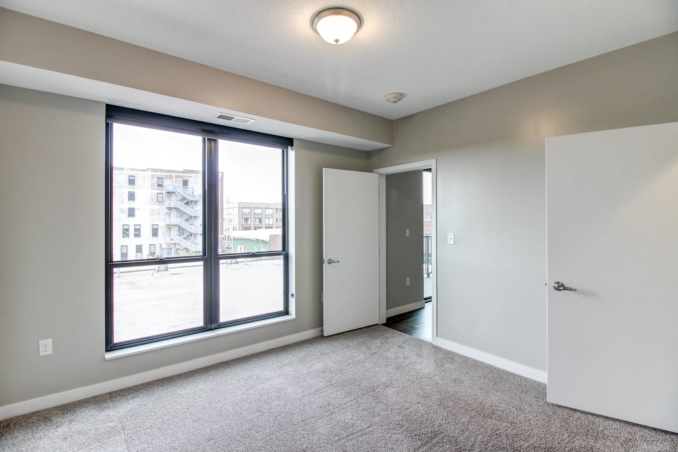 Flux Apartments 1400 E Walnut St Des Moines, IA Apartments for Rent