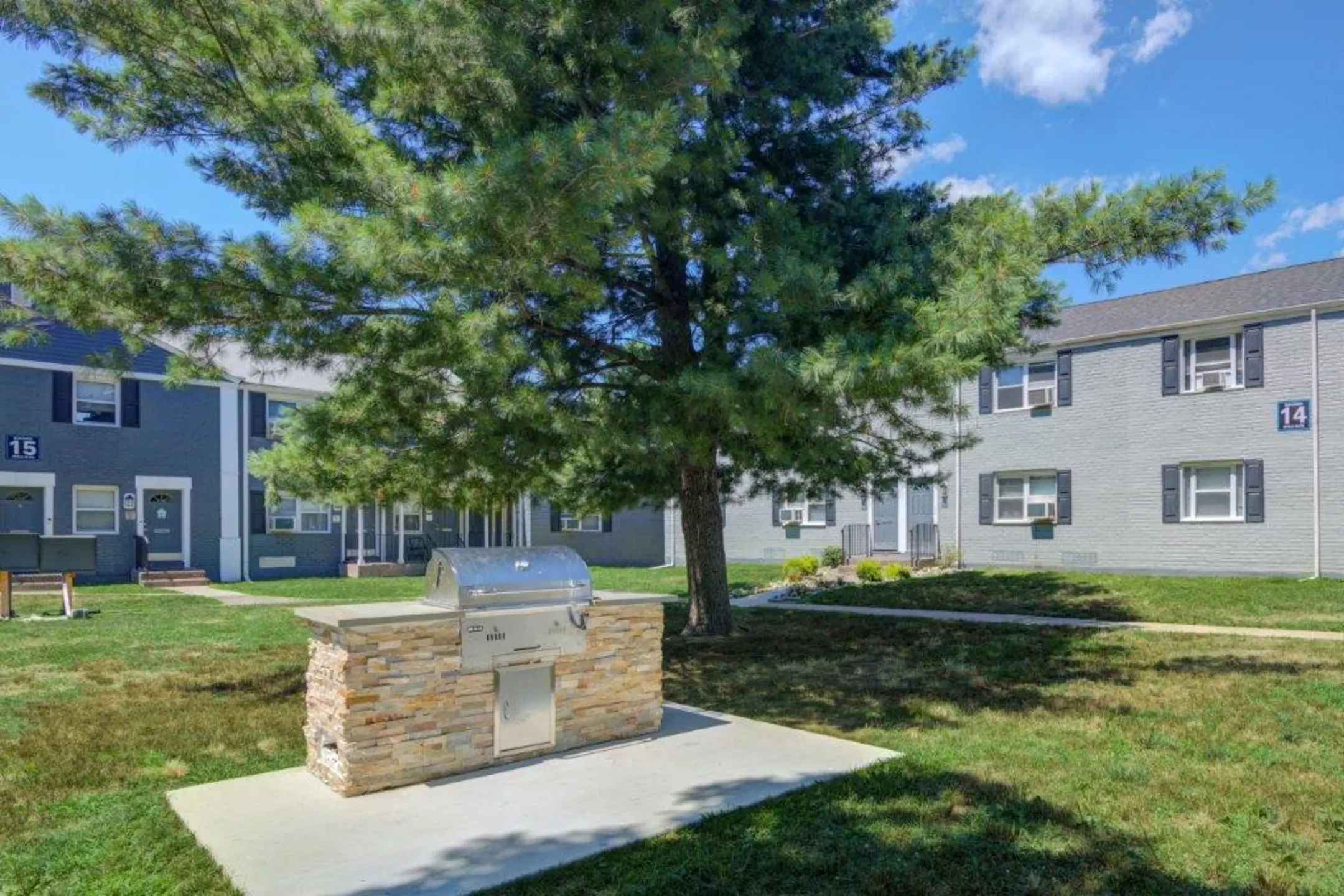 Elmwood Village Apartments & Townhomes 24 Mola Boulevard Elmwood