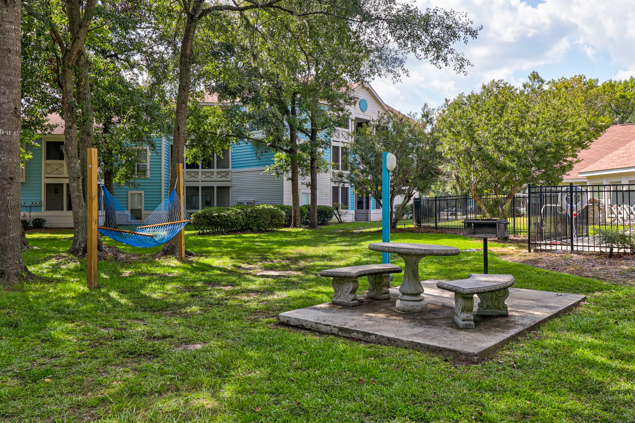 River Walk Savannah Apartments - 101 Saint George Blvd 