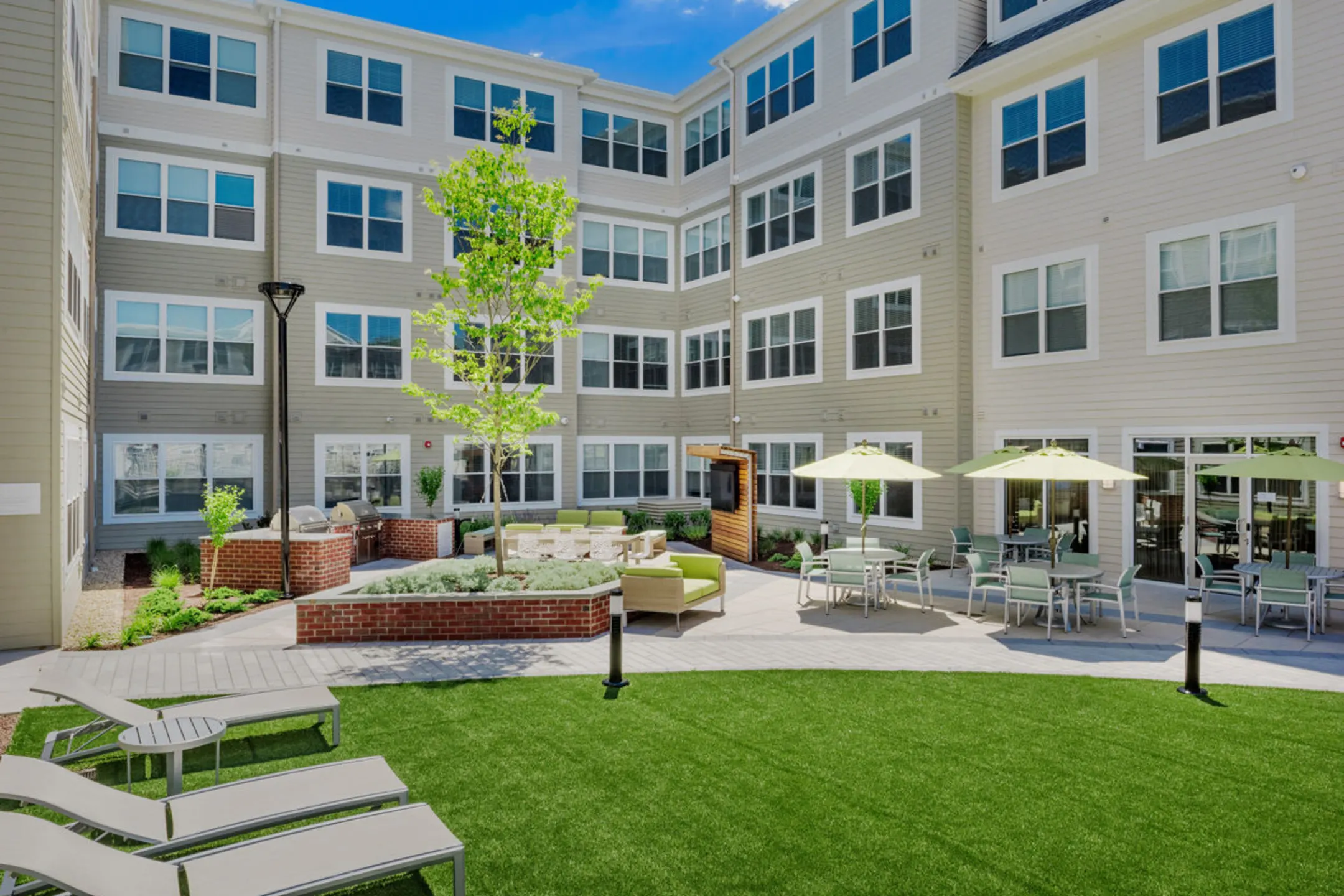 Landing 53 Apartments Braintree, MA 02184