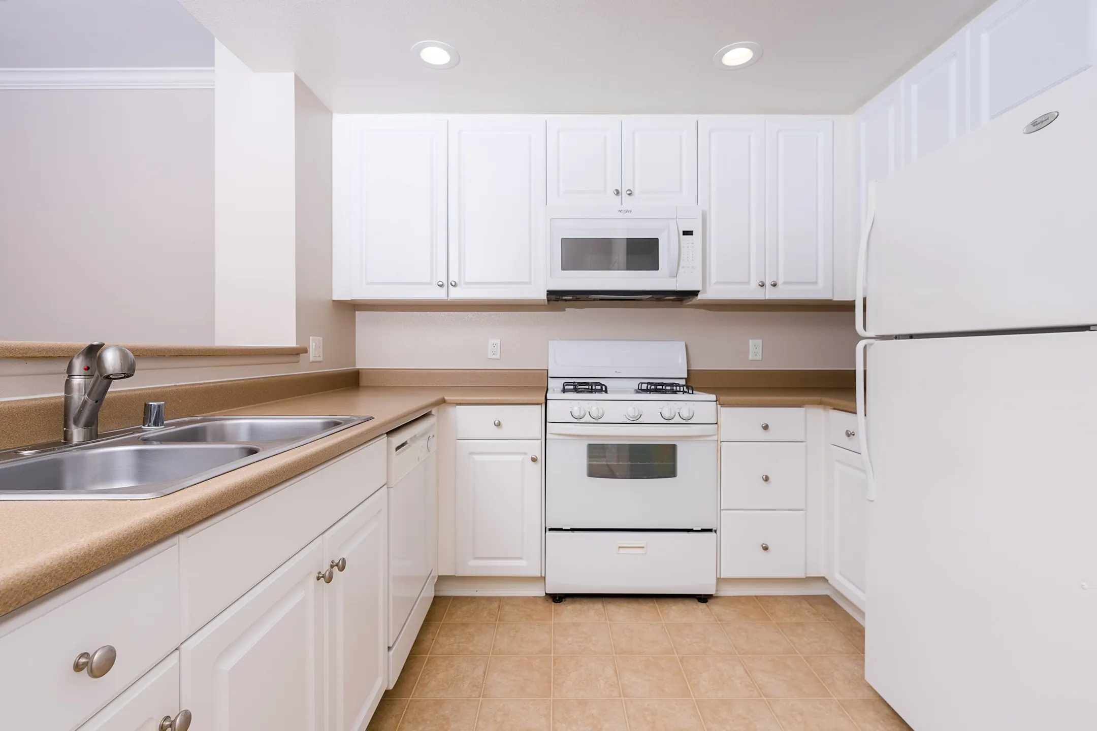Kitchen - College Park Apartment Homes - Upland, CA